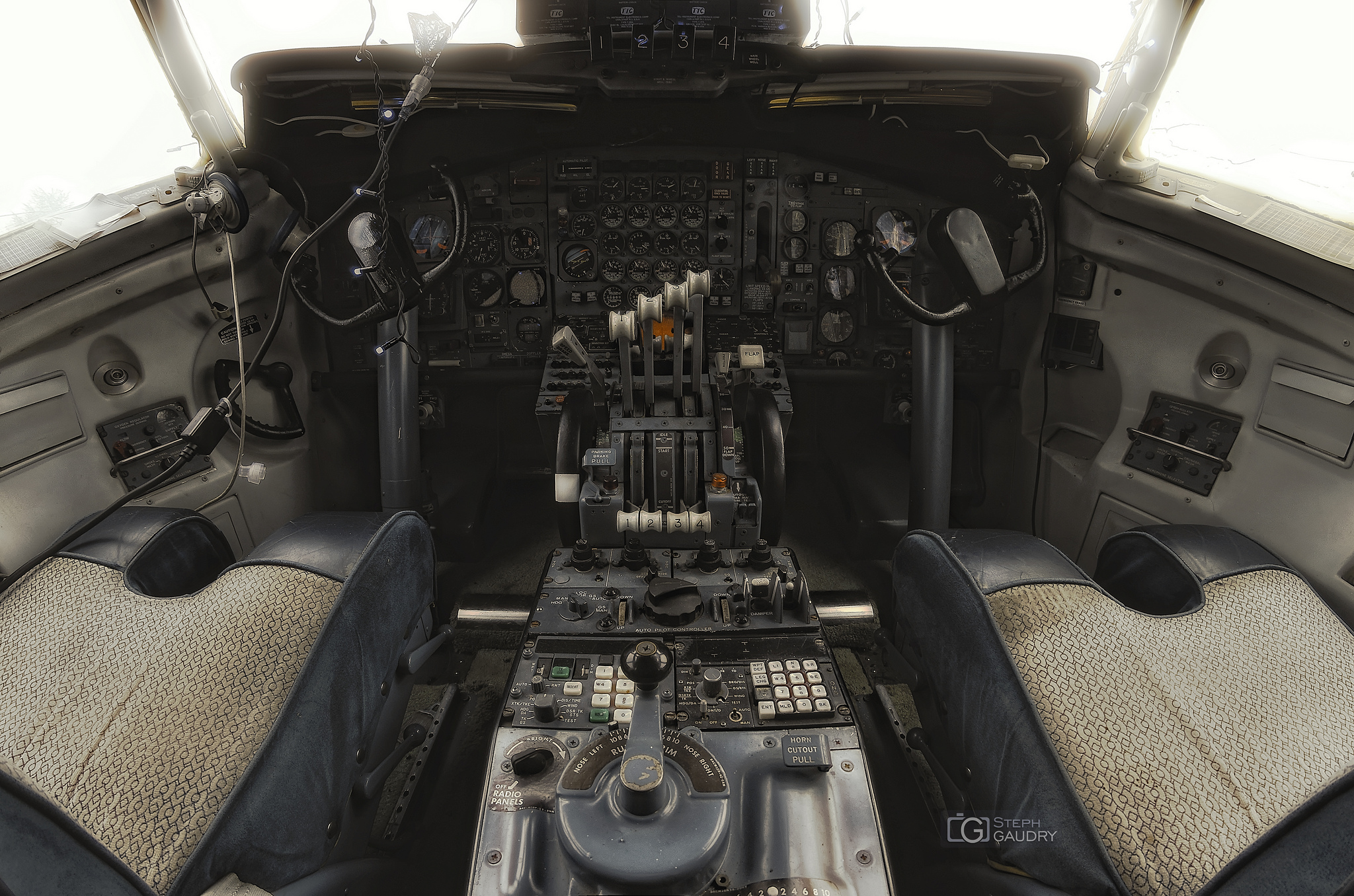 Cockpit Boeing 707 - img2 [Click to start slideshow]
