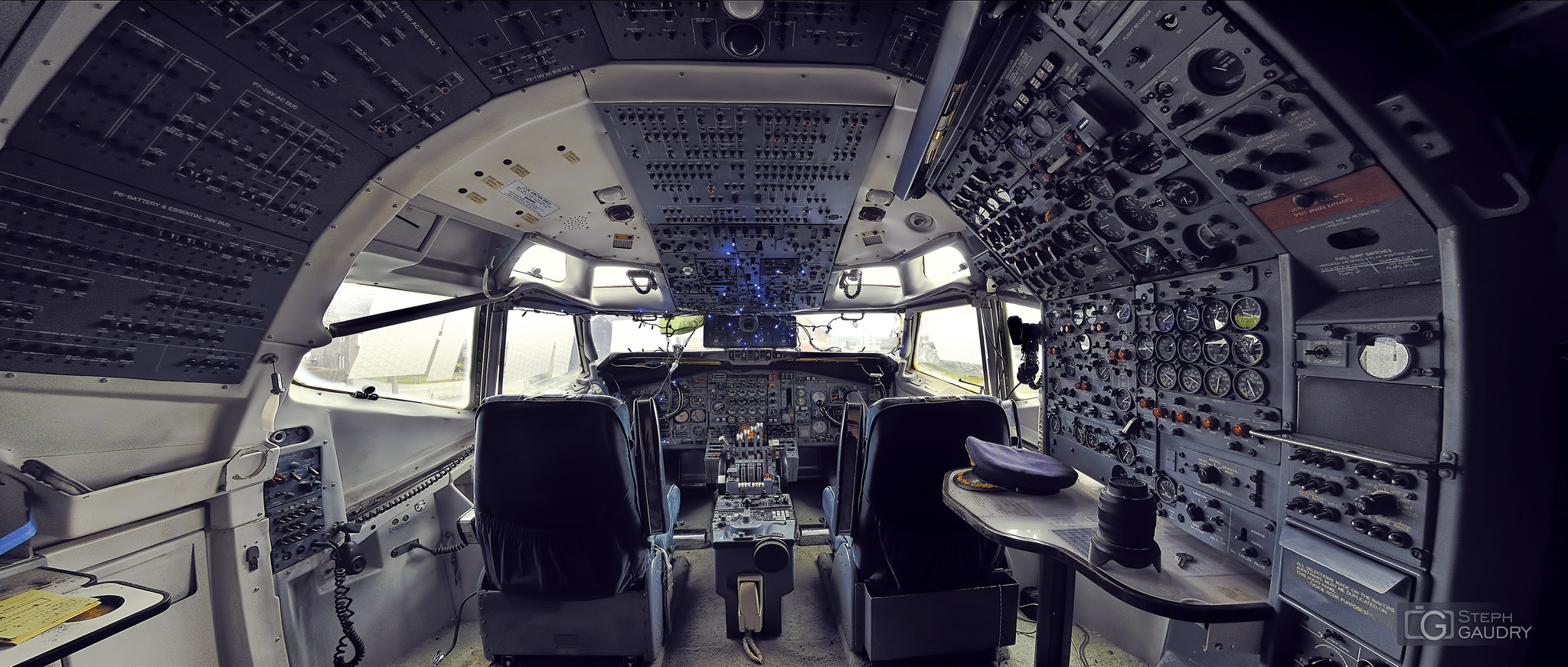Cockpit Boeing 707 - full view [Klik om de diavoorstelling te starten]