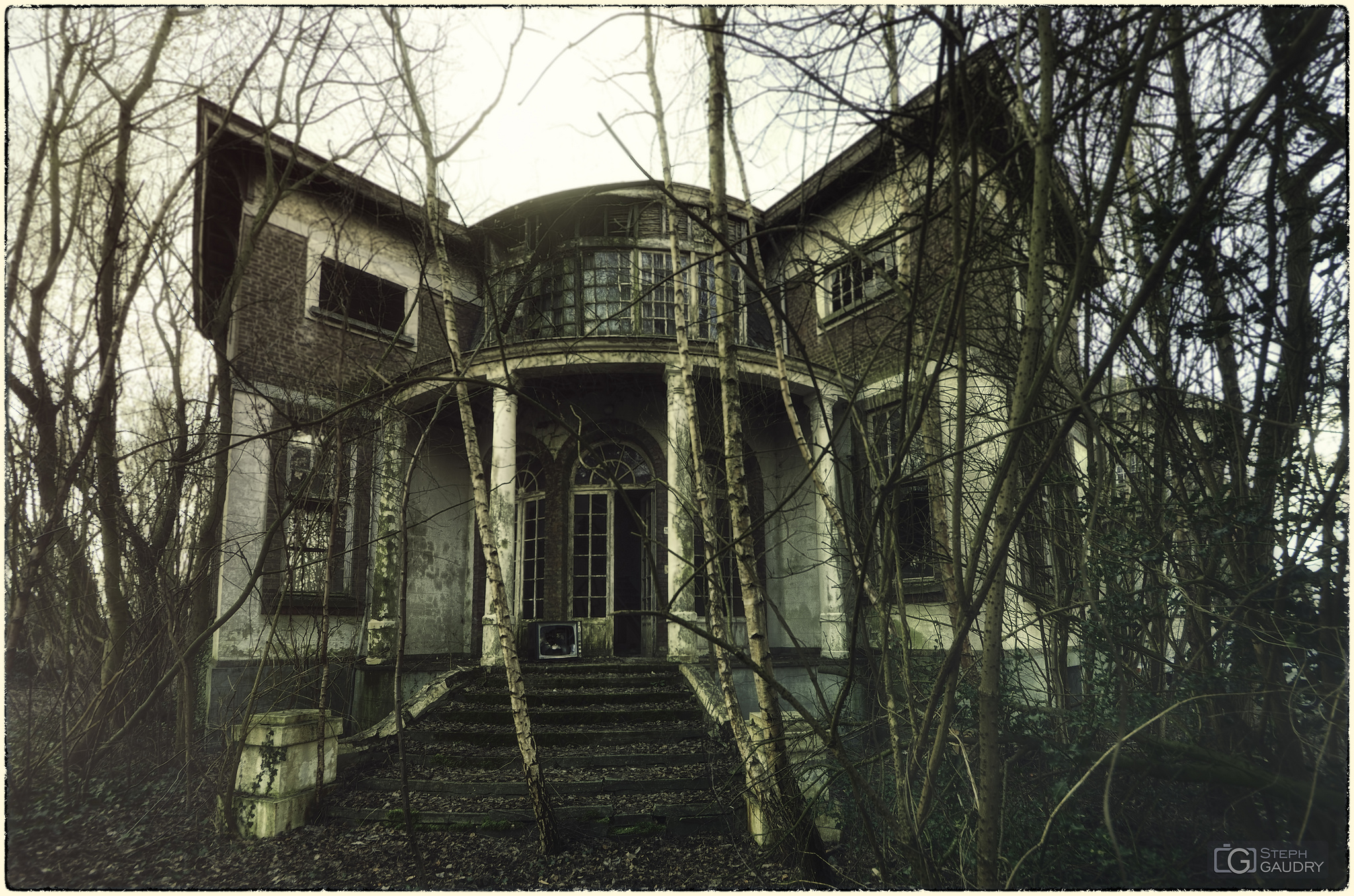 Haunted house - Villa 19 [Klicken Sie hier, um die Diashow zu starten]