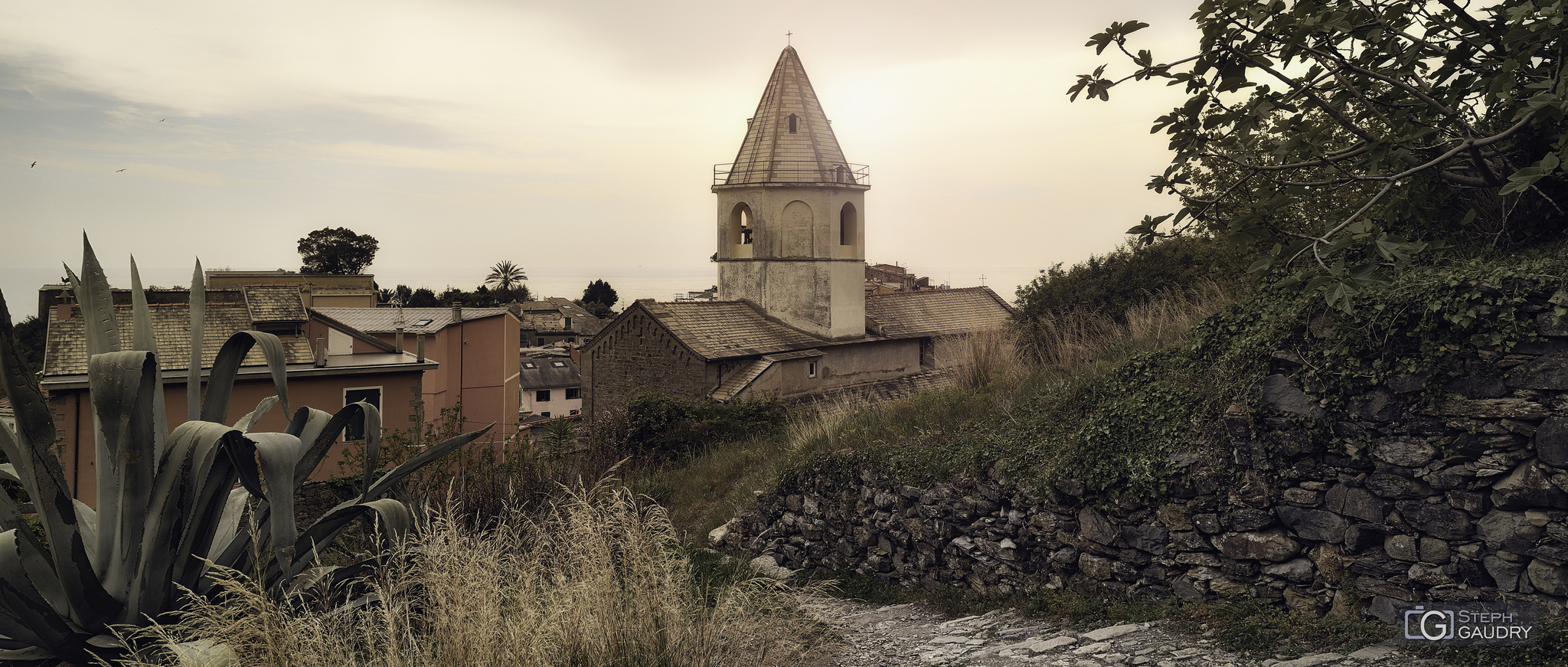 Tramonto sulla chiesa Di San Pietro di Corniglia