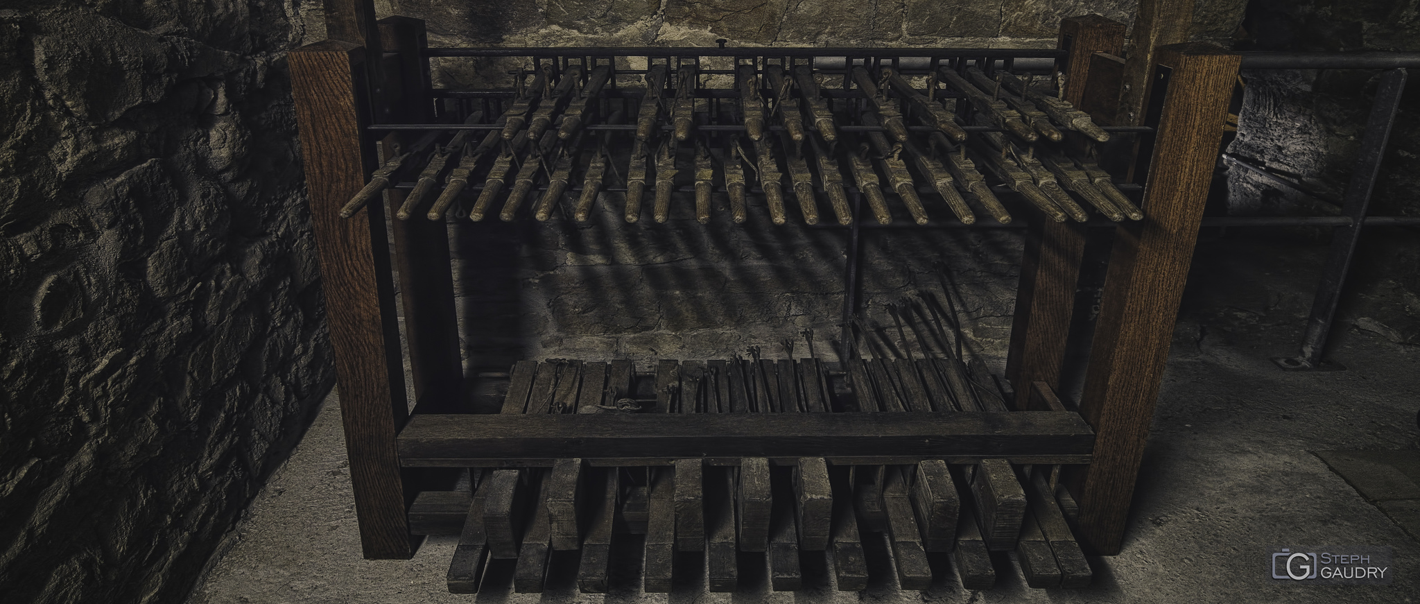 Clavier du carillon de la collégiale Saint-Barthélemy [Klik om de diavoorstelling te starten]