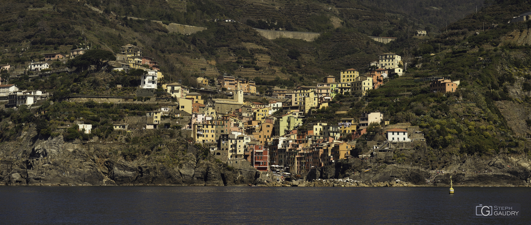 Riomaggiore vista dal mare [Cliquez pour lancer le diaporama]