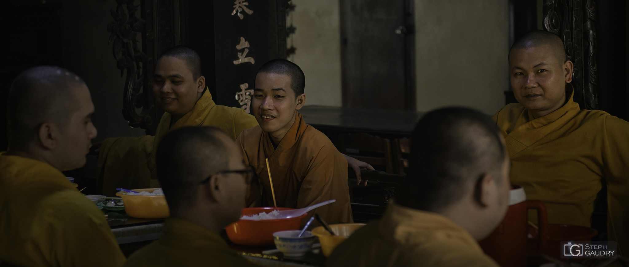 Le repas des moines bouddhistes [Cliquez pour lancer le diaporama]