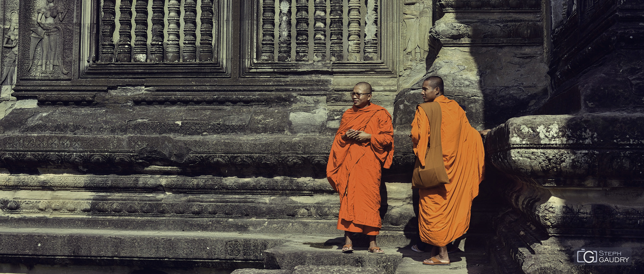 Bouddhistes dans les anciens temples au Cambodge [Klik om de diavoorstelling te starten]