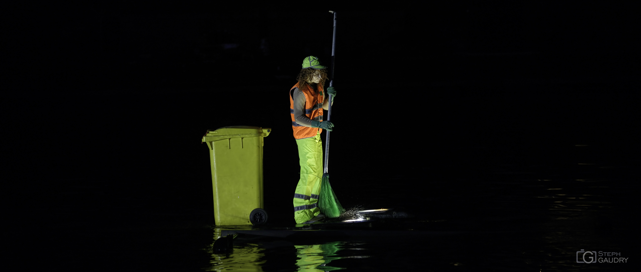 Nettoyage fluvial à Liège  - Metamorphoses - Les fous du bassin [Klik om de diavoorstelling te starten]