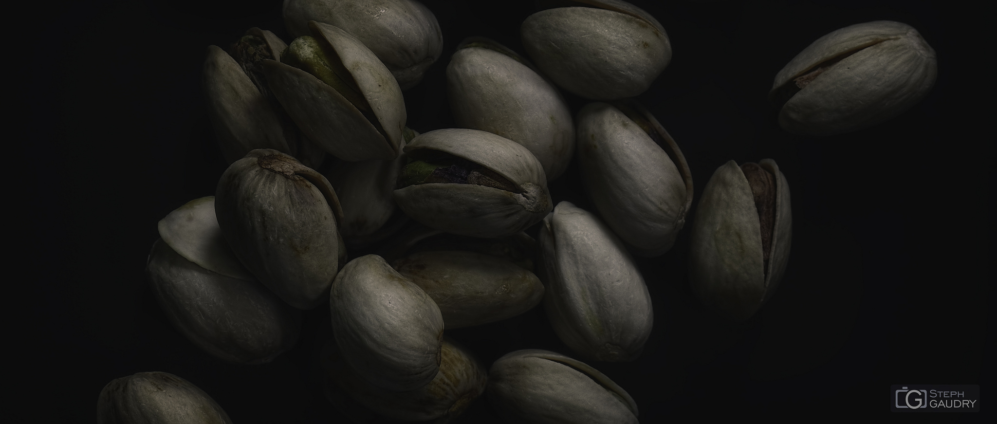 Roasted pistachio seeds with shells [Klicken Sie hier, um die Diashow zu starten]