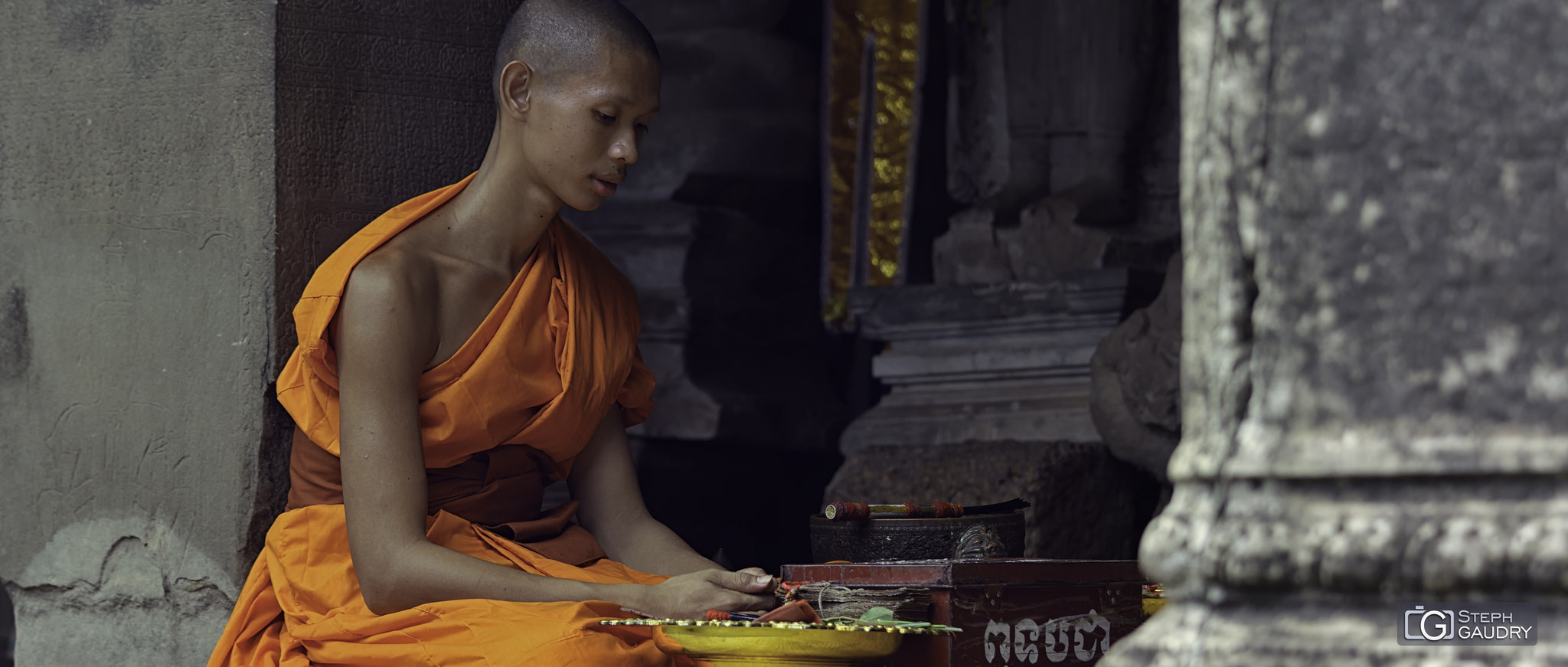 Prière bouddhiste au Cambodge [Click to start slideshow]