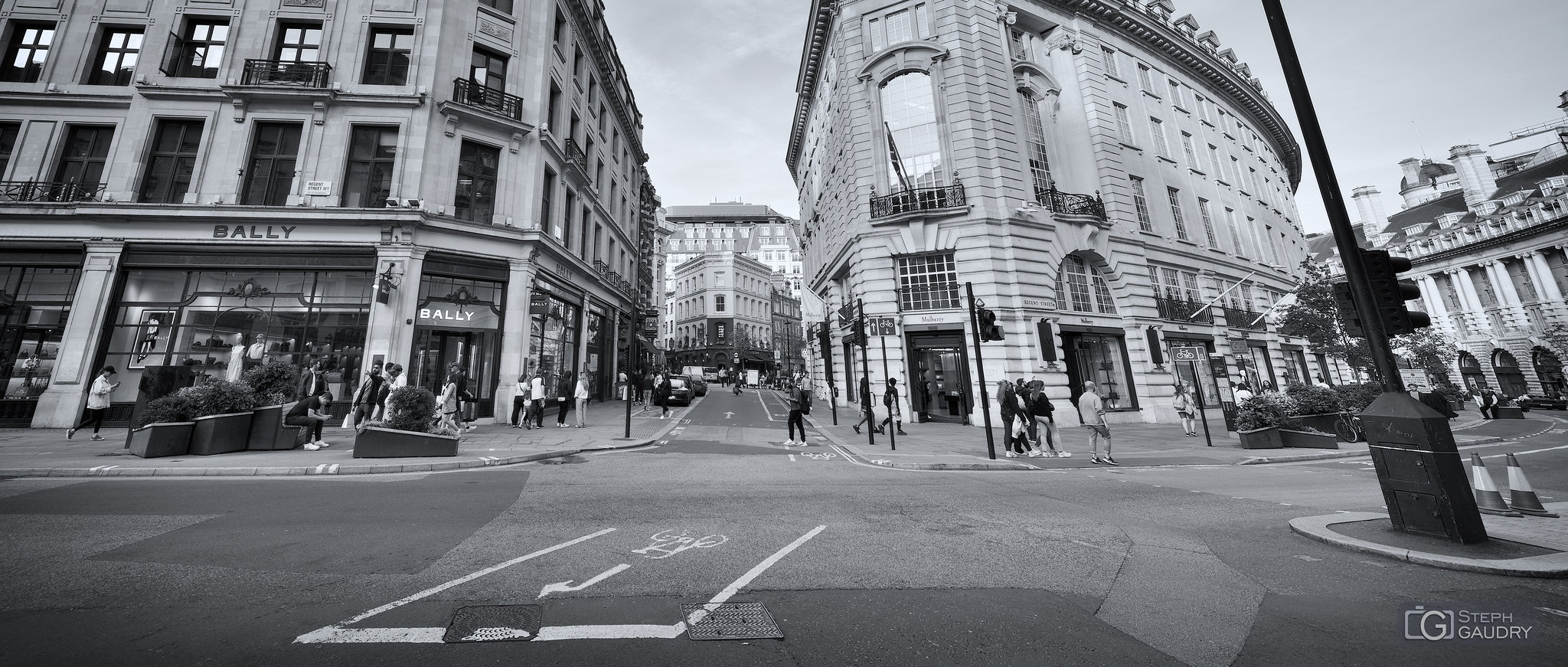 Crossroads of Glasshouse St and Regence St [Cliquez pour lancer le diaporama]