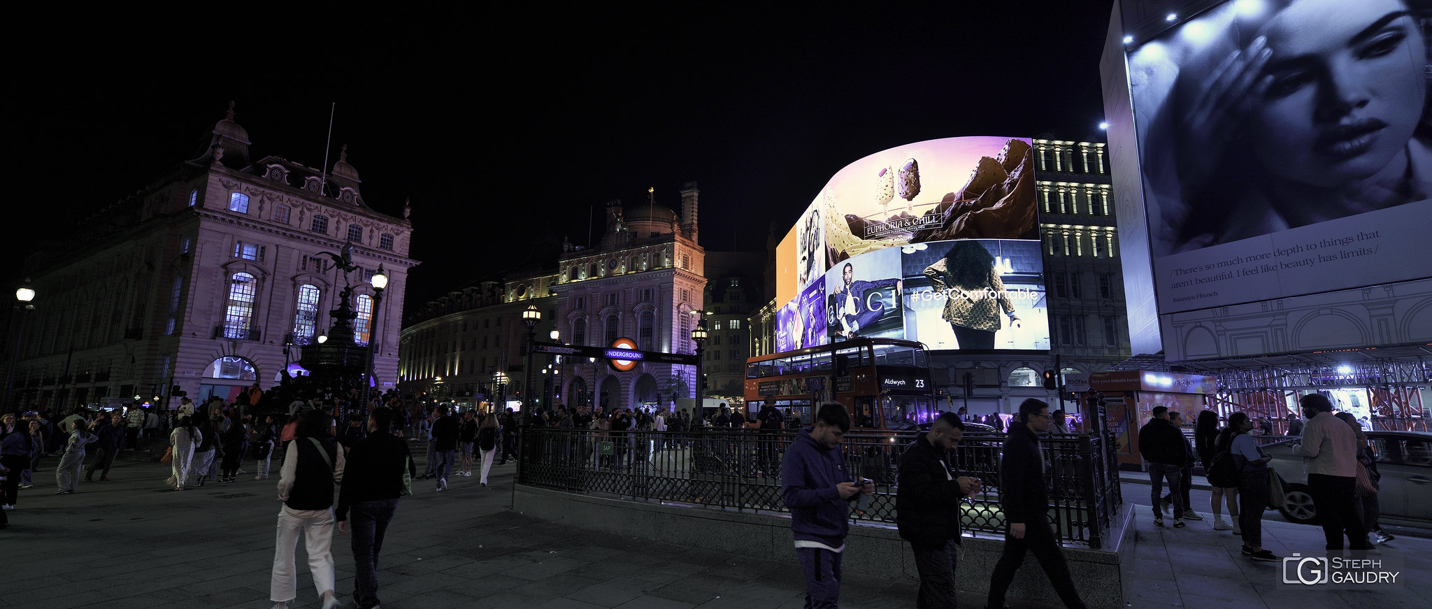 Picadily Circus at Night [Klik om de diavoorstelling te starten]