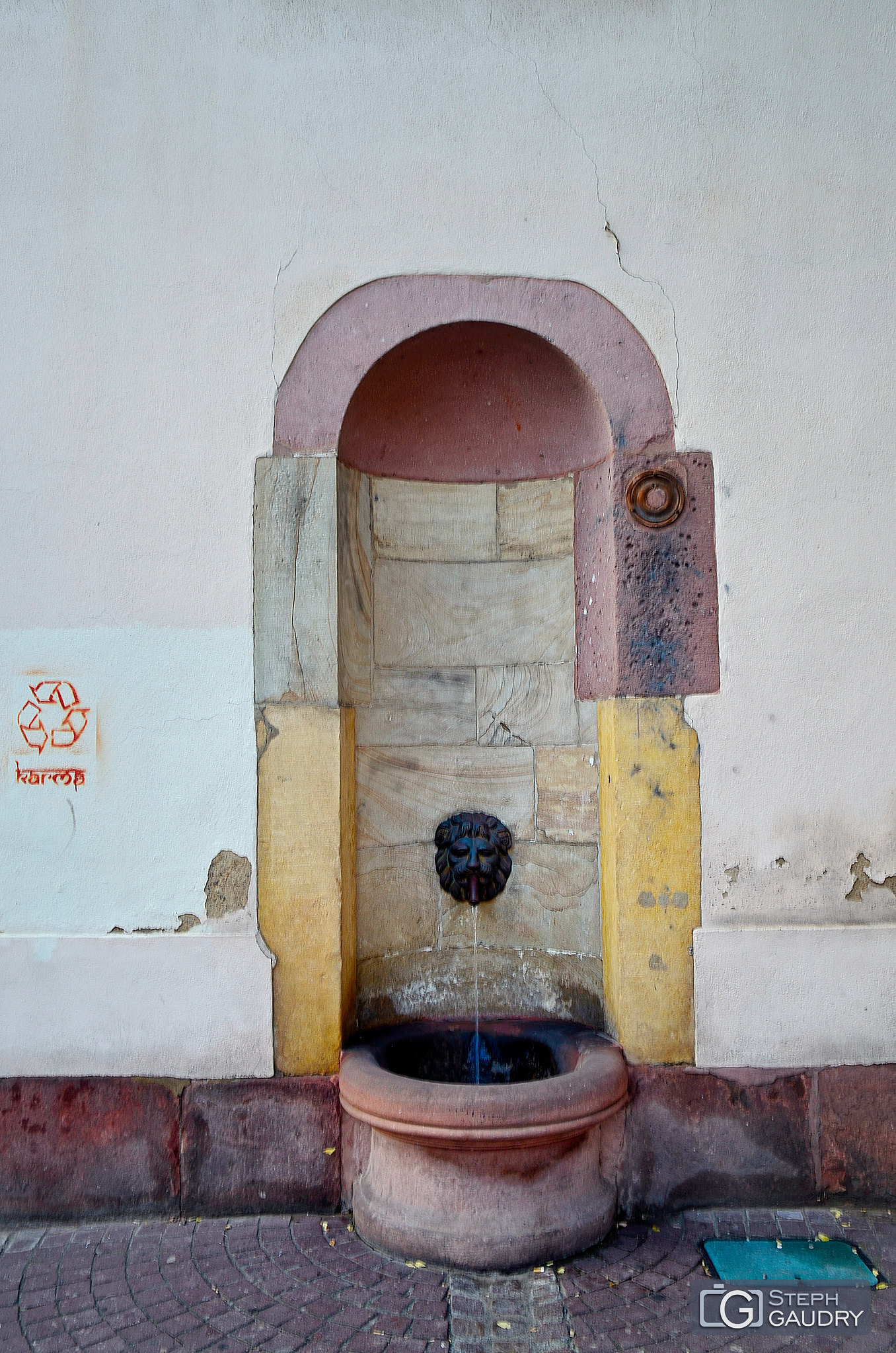 Fontaine qui recycle le karma?