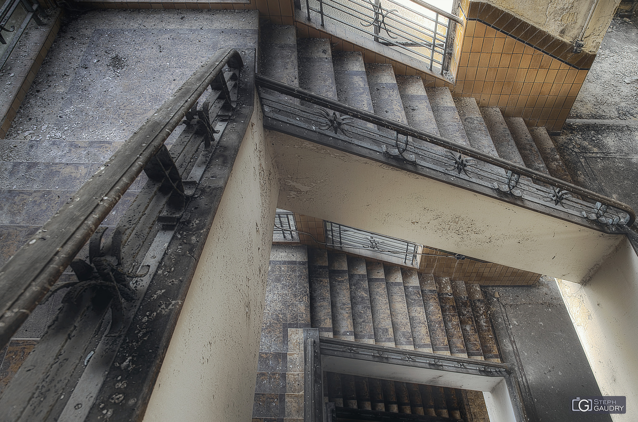 Sanatorium D. Left wing stairs [Click to start slideshow]