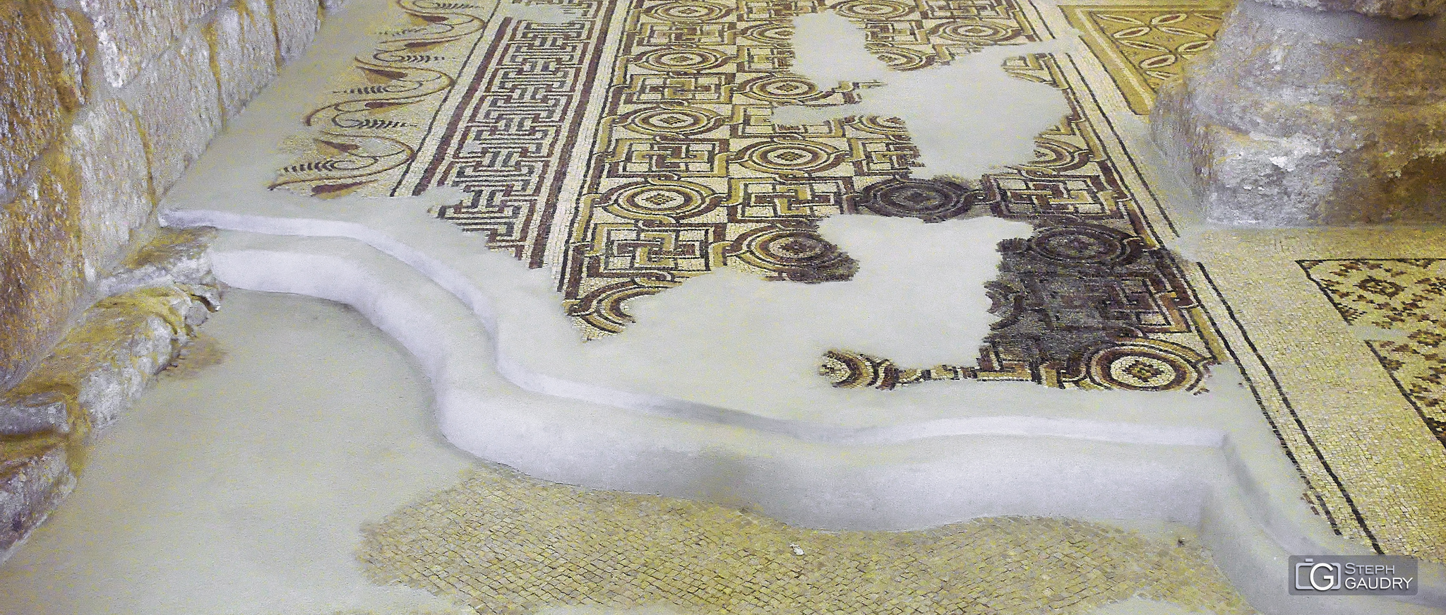 Couches de mosaïques de la basilique du mémorial de Moïse au Mont Nébo [Cliquez pour lancer le diaporama]