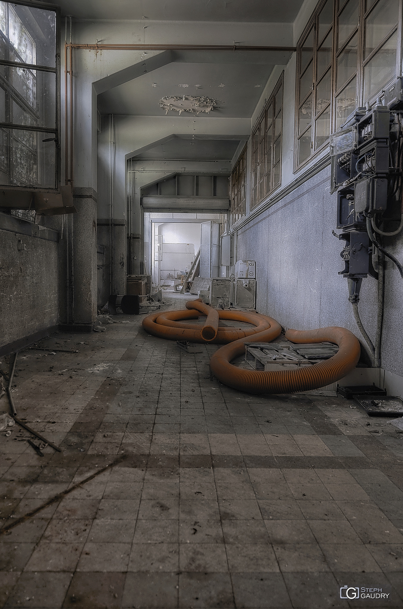 L'institut de mécanique abandonné / Le serpent rouge