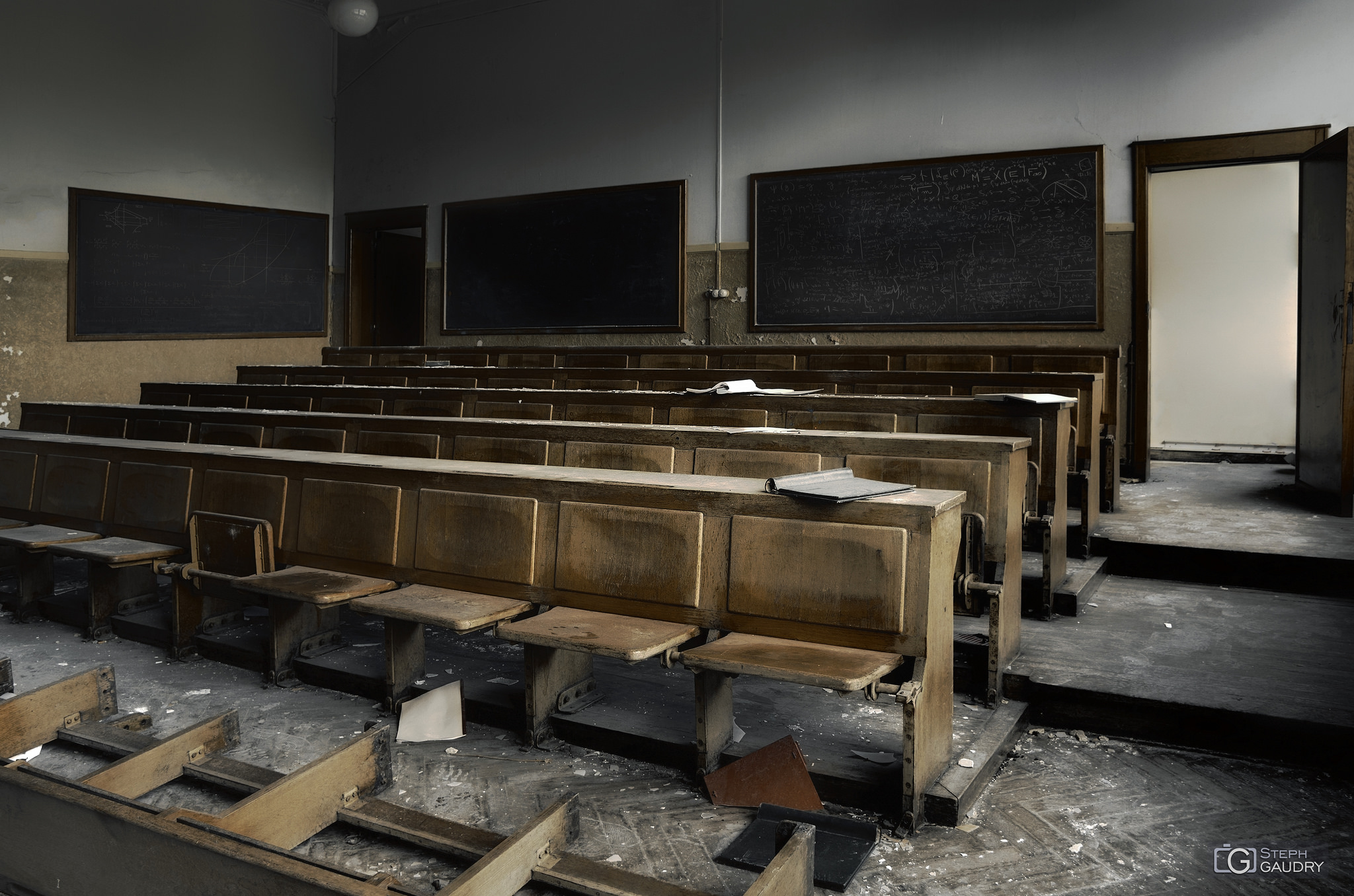 L'institut de mécanique abandonné / Nous ne retournerons plus sur les bancs d'école...