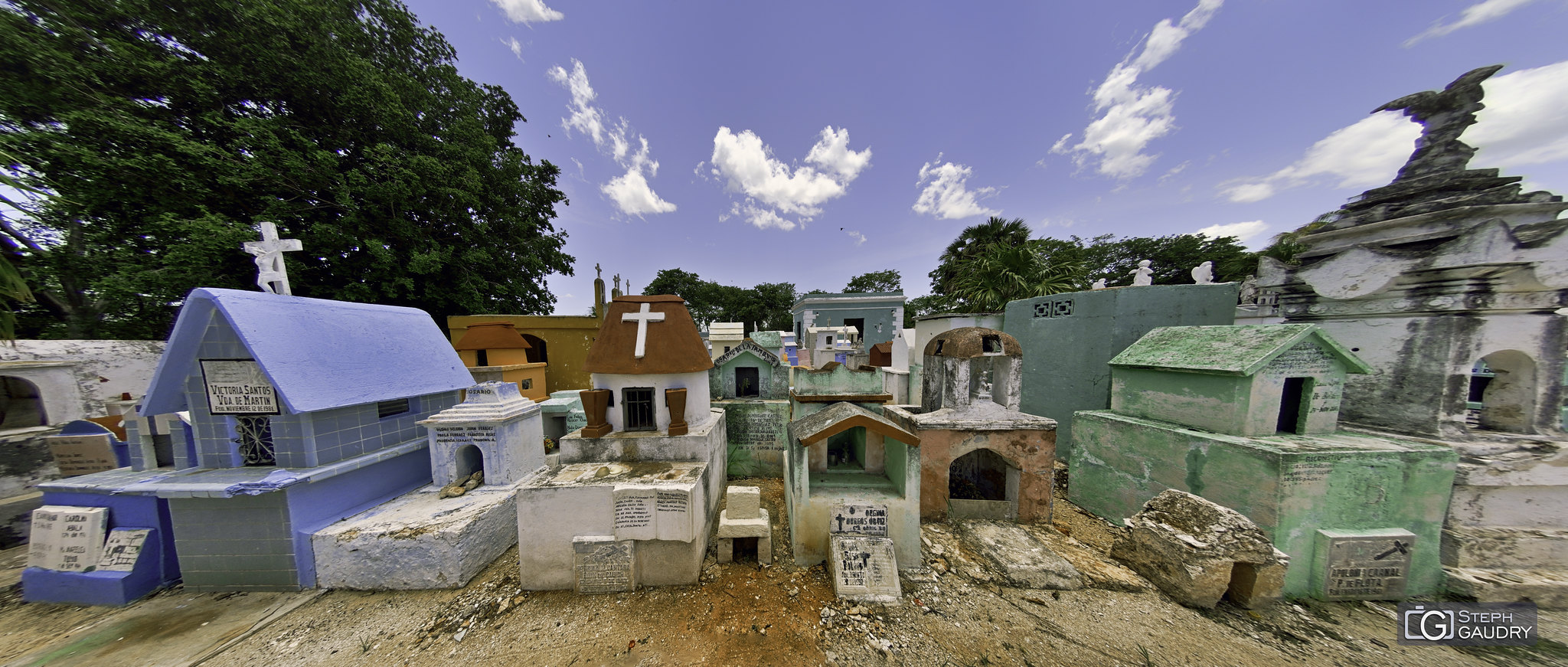 Cimetière de Muna (Yucatan - MEX) - les petites maisons [Click to start slideshow]