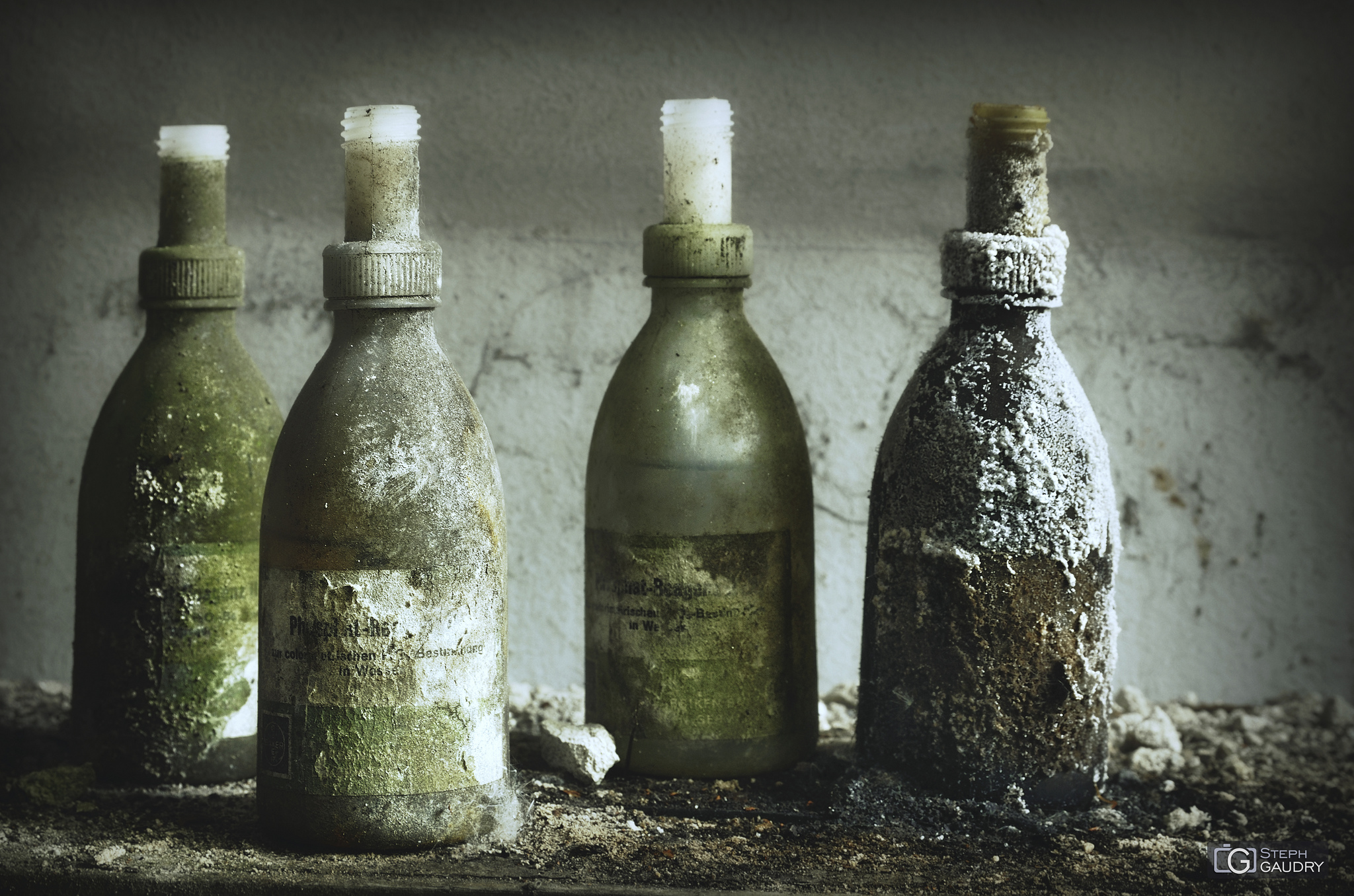 Industriel / Four Green Bottles hanging on the wall...