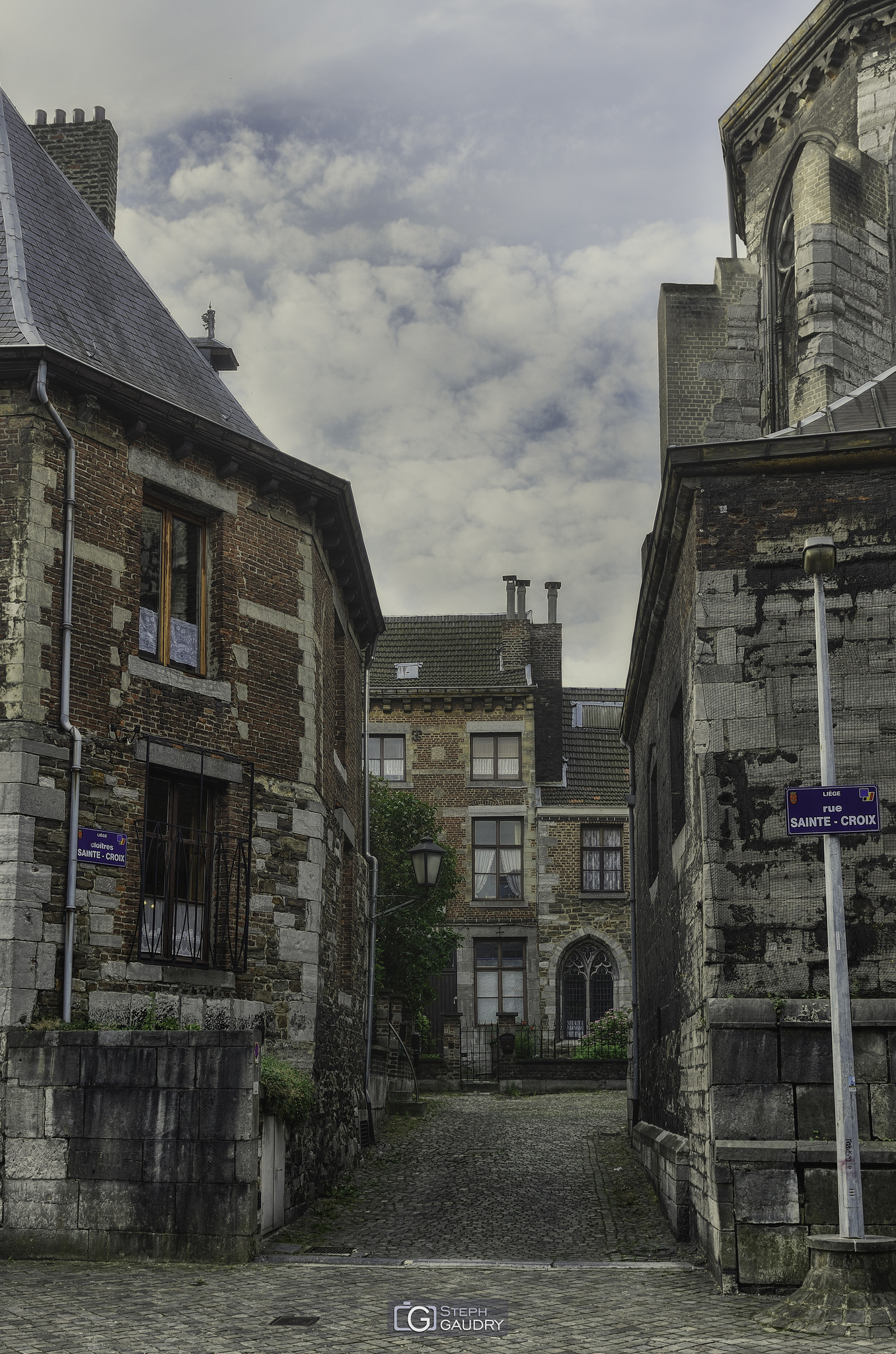 Liège, cloîtres Sainte-Croix [Klik om de diavoorstelling te starten]