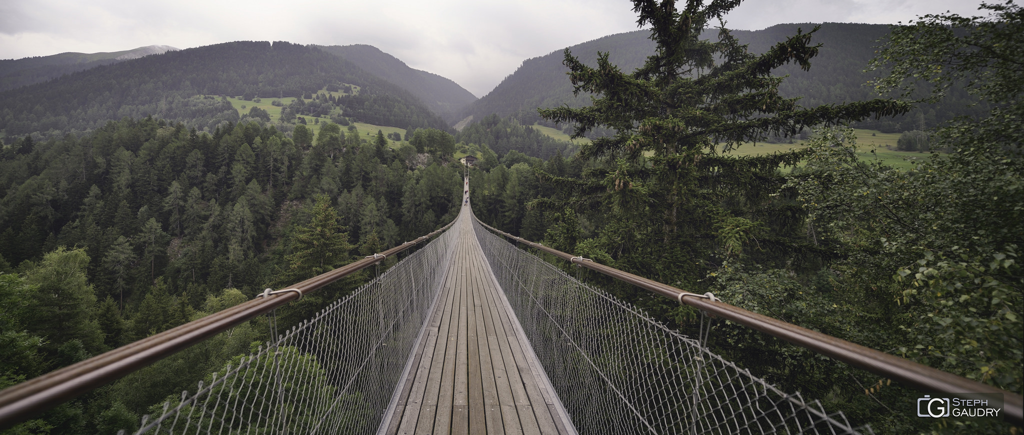 Hängebrücke Fürgangen - Mühlebach [Klik om de diavoorstelling te starten]