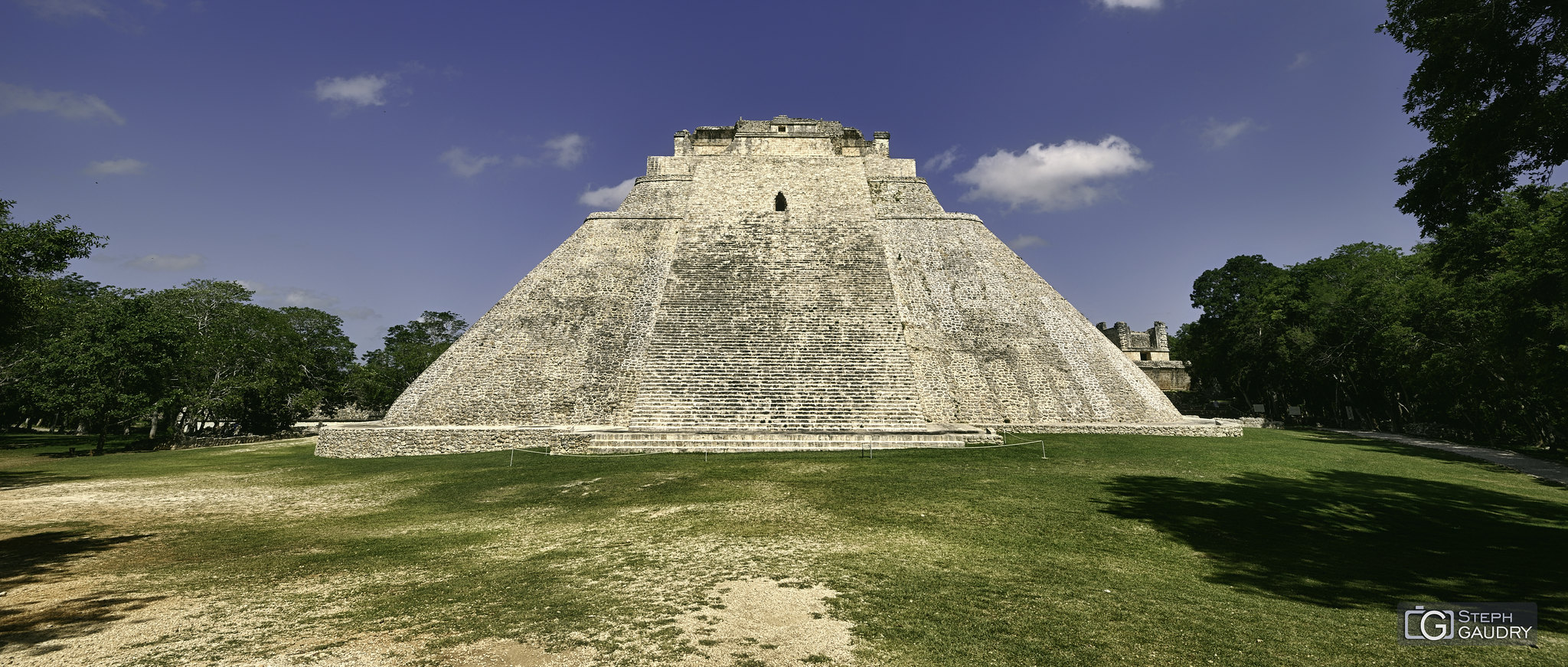 La pyramide du Magicien à Uxmal [Klicken Sie hier, um die Diashow zu starten]