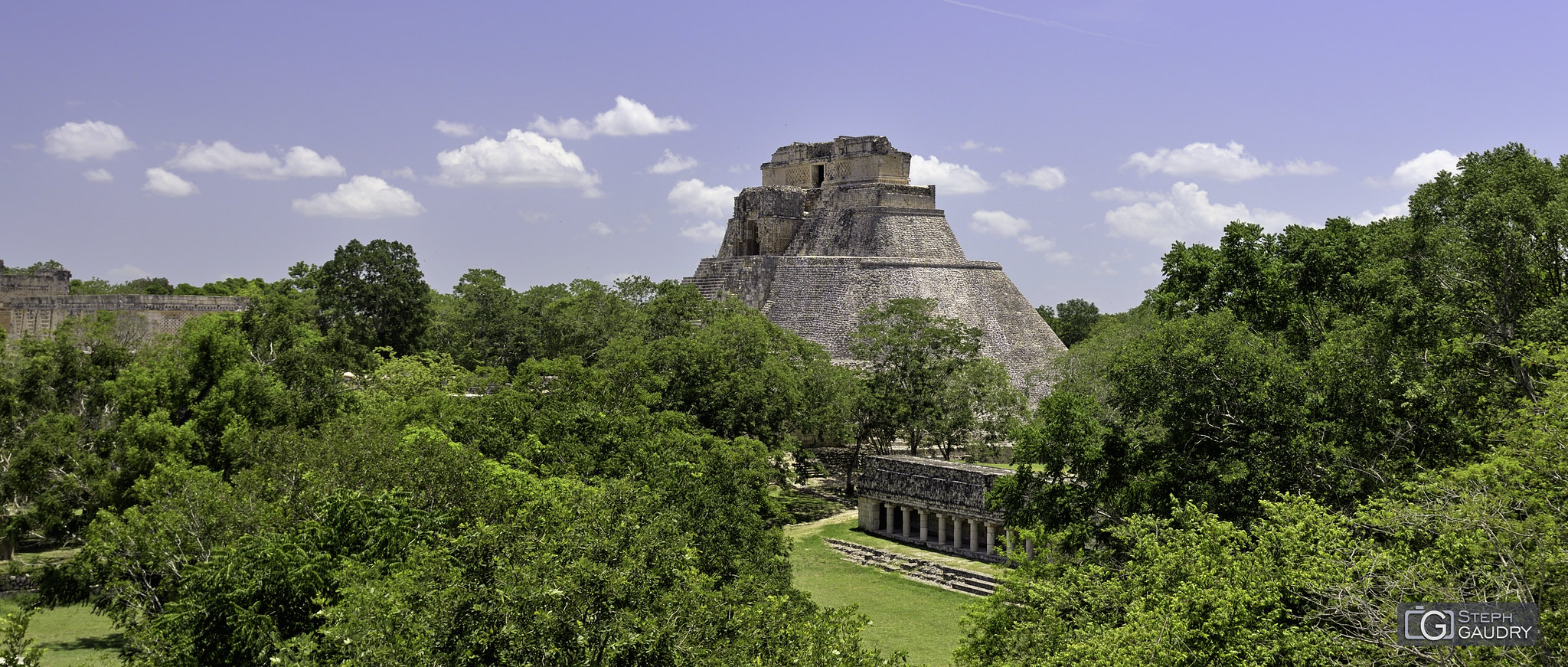 La pyramide du Devin à Uxmal [Klik om de diavoorstelling te starten]