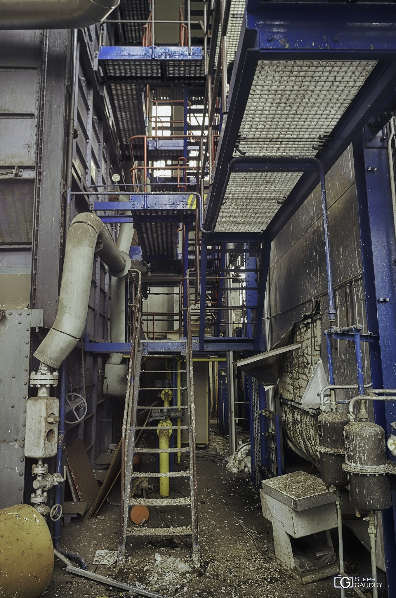 La centrale électrique de l'institut / Elevons nous au dessus des fientes de pigeons :-)