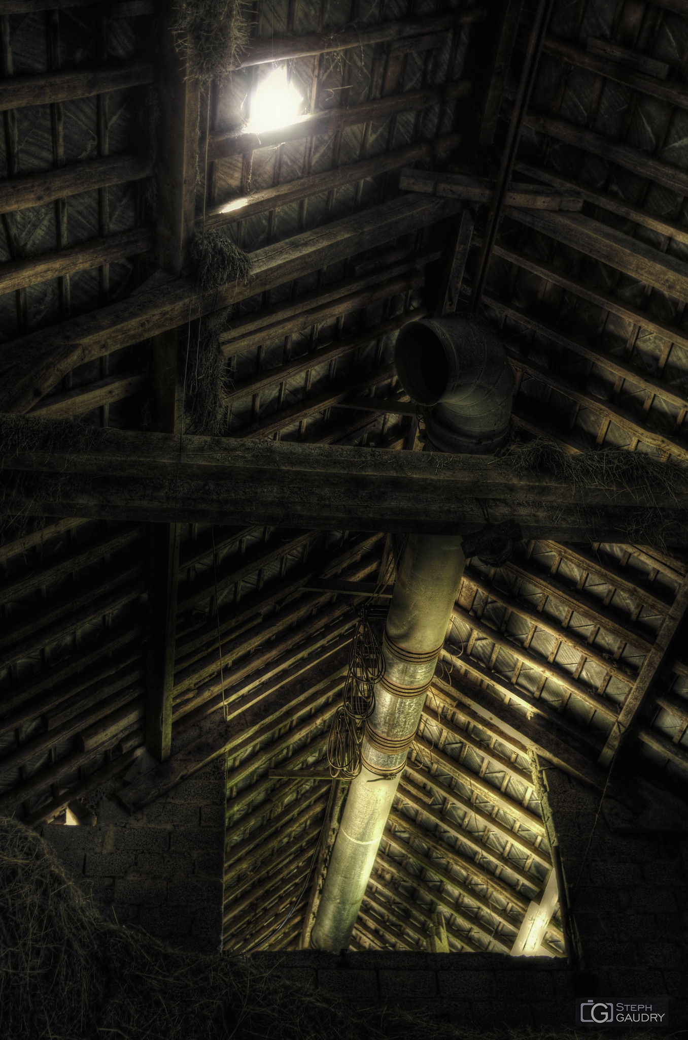 Fermes et ateliers abandonnés / Ferme Libert, le tuyau du fenil