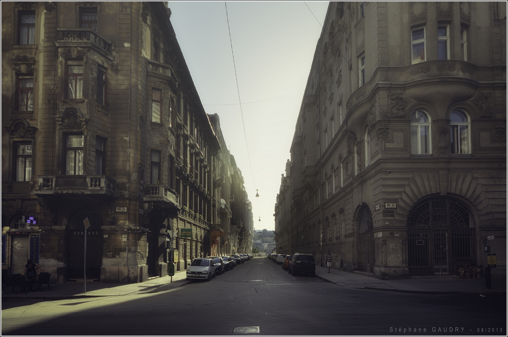 A kereszteződés között Garibaldi utca és a Nádor utca [Click to start slideshow]