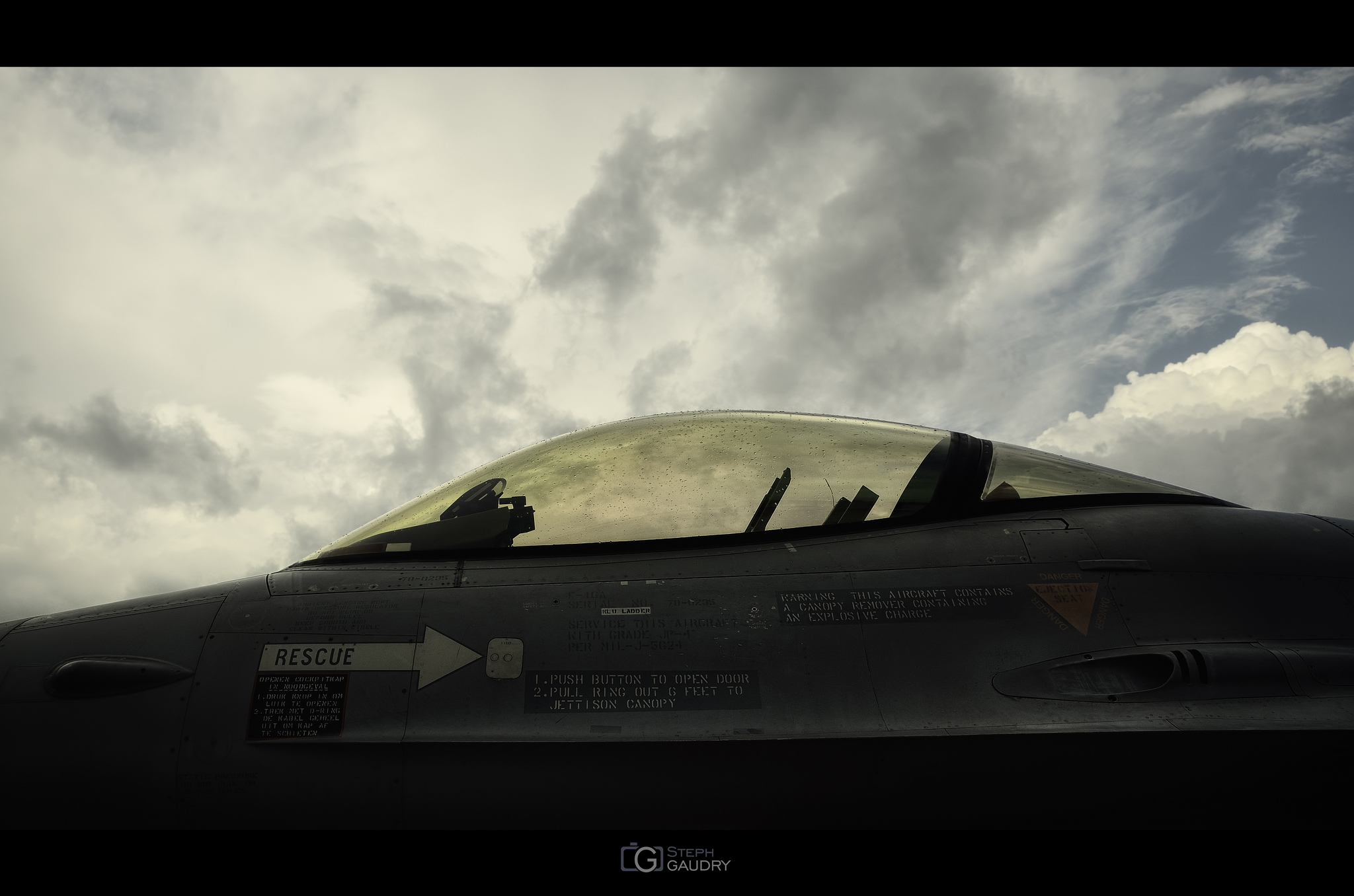 Lockheed Martin F-16AM/BM Fighting Falcon cockpit [Cliquez pour lancer le diaporama]