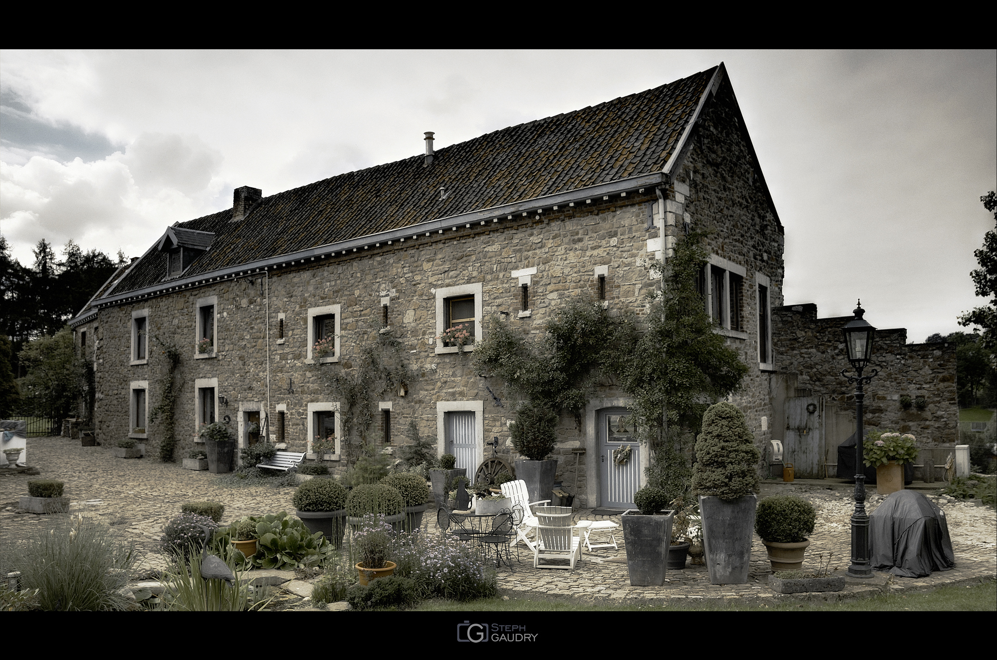 Saive, la place du vieux château [Click to start slideshow]