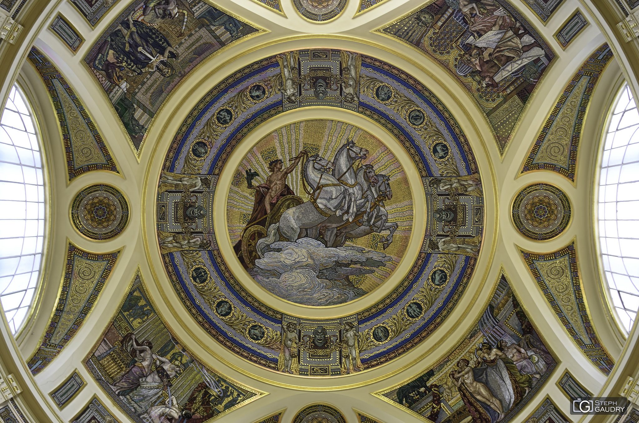 Széchenyi Thermal Bath and Swimming Pool [under the coupole, detail] [Klik om de diavoorstelling te starten]
