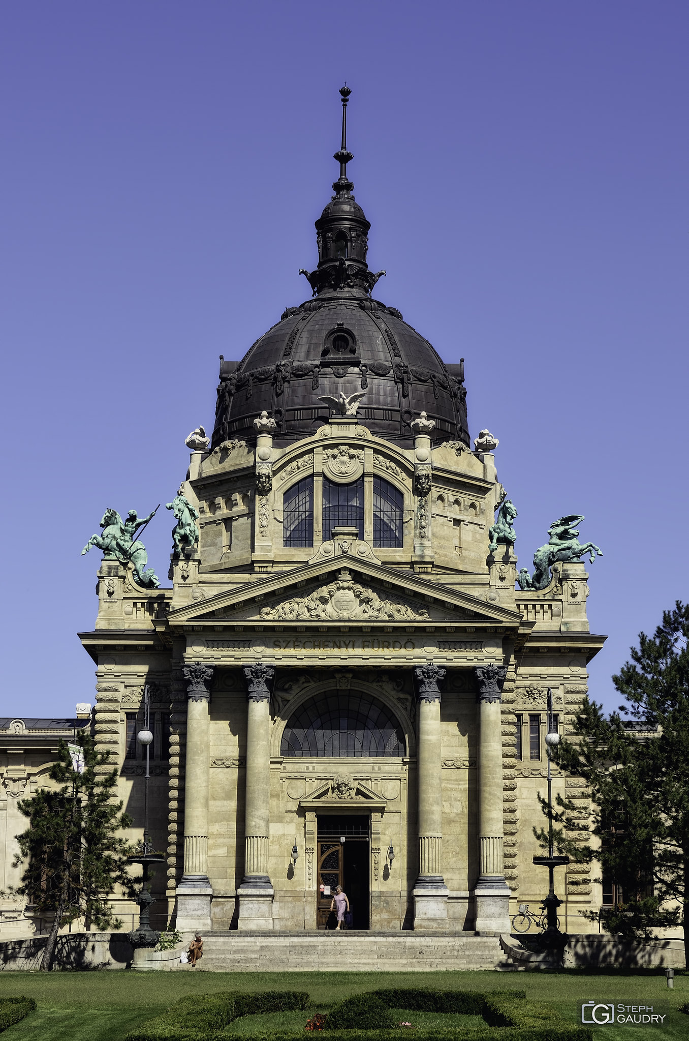 Széchenyi thermal bath, the coupole [Klik om de diavoorstelling te starten]