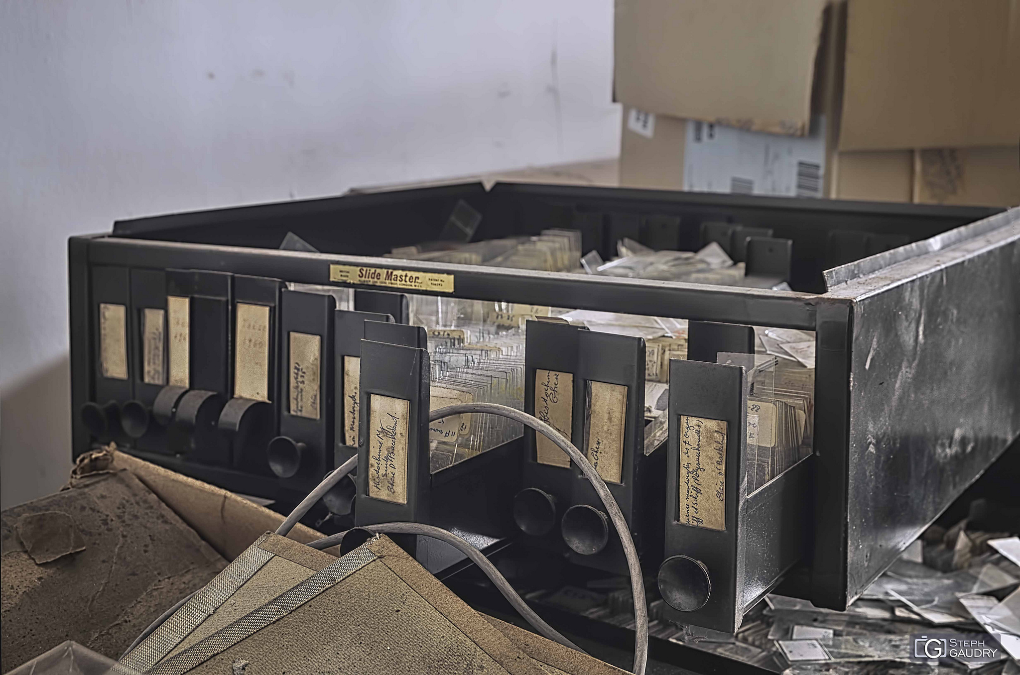 L'institut de mécanique abandonné / Slides boxes - samples - Histochimie