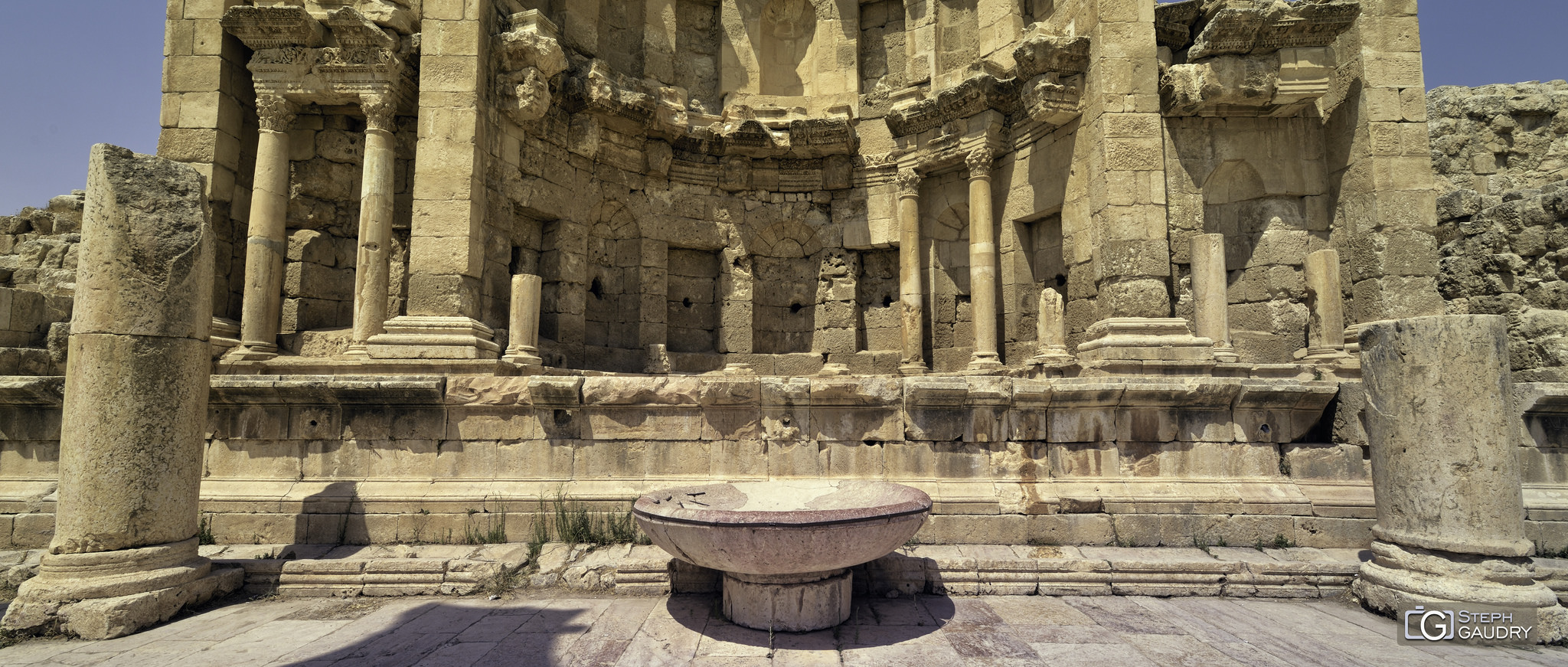 Le nympheum de Jerash [Click to start slideshow]