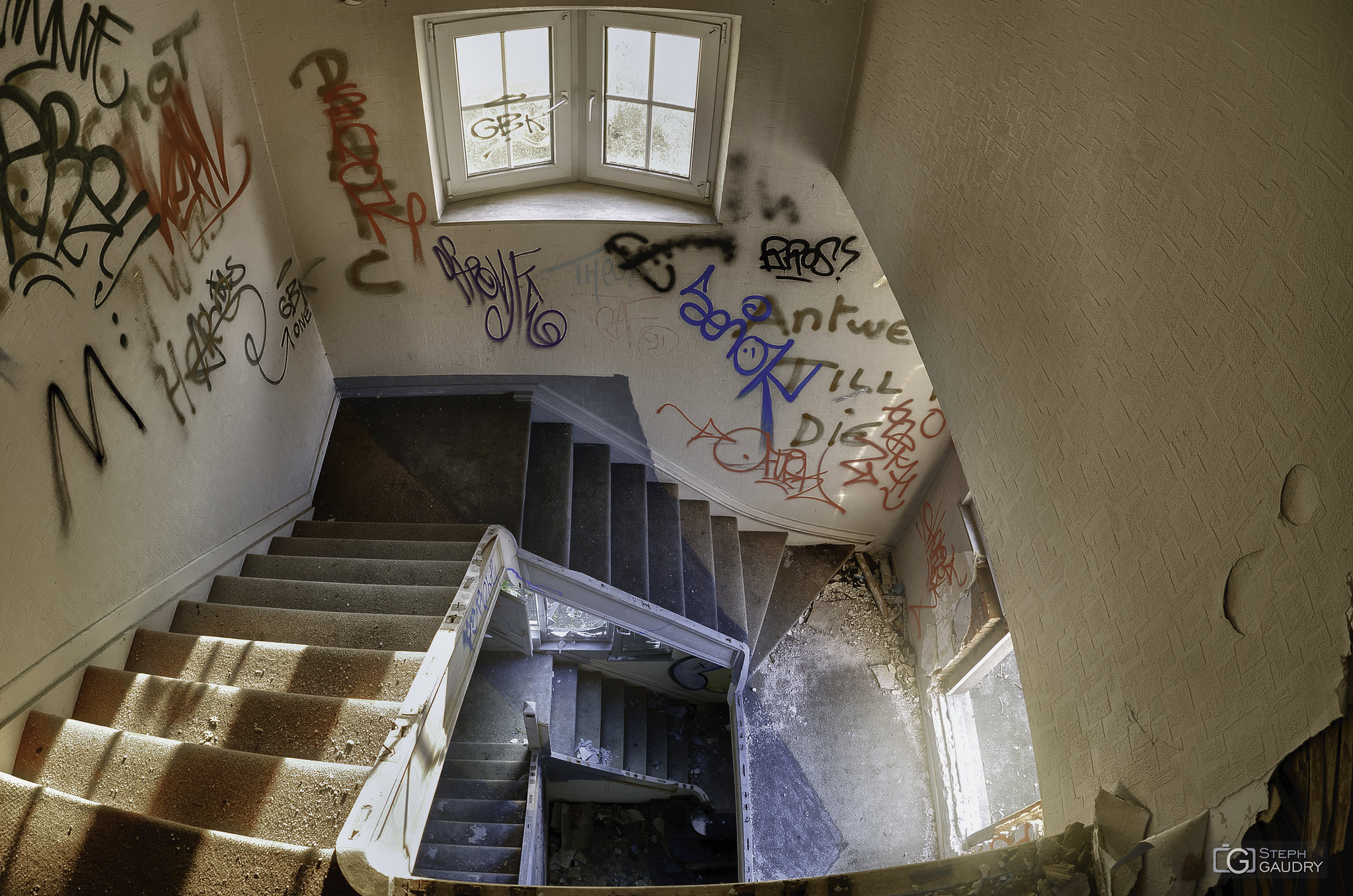 Doel / Doel, Stairs[in most cases, graffiti are like traces of a dog who pees everywhere, even if they are 