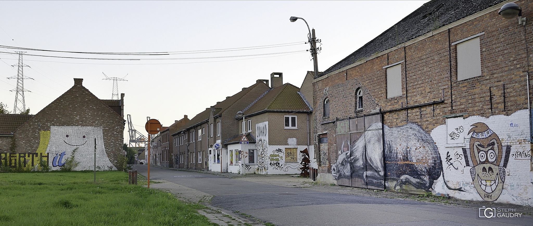 Doel, Abandoned street [Click to start slideshow]