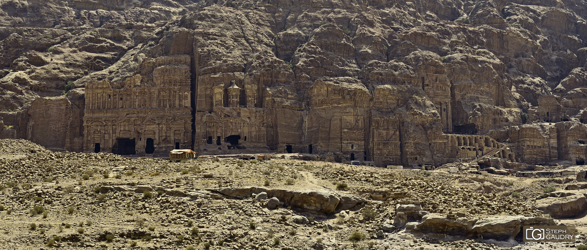 Petra, vue sur  les tombeaux royaux [Cliquez pour lancer le diaporama]