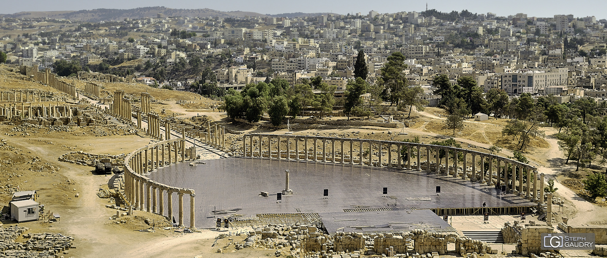 Jerash - Le forum ovale et le Cardo Maximus [Click to start slideshow]