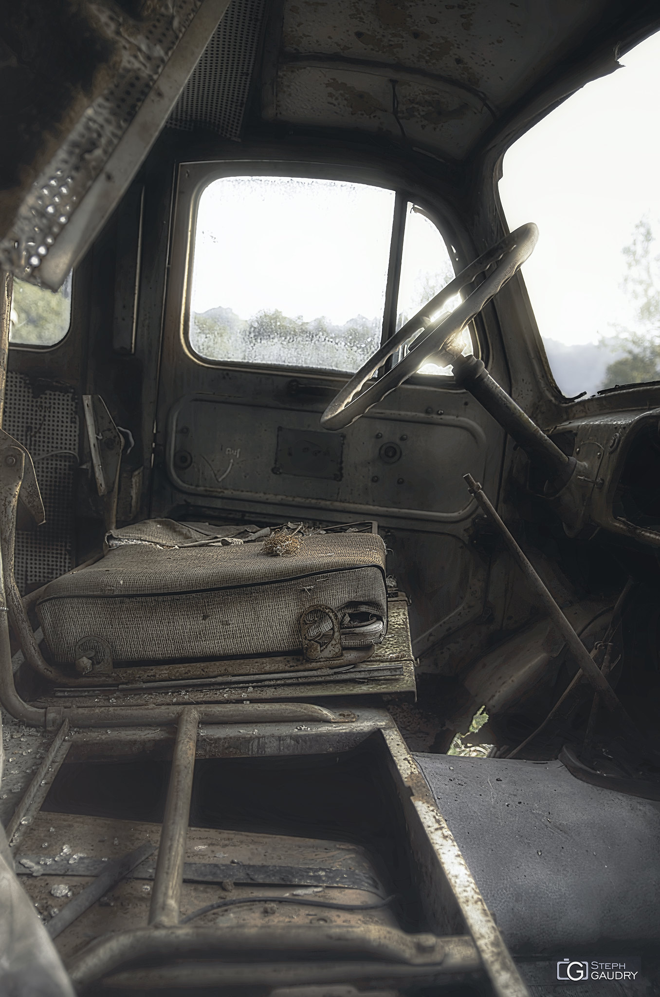 Abandoned firetruck cabin [Click to start slideshow]