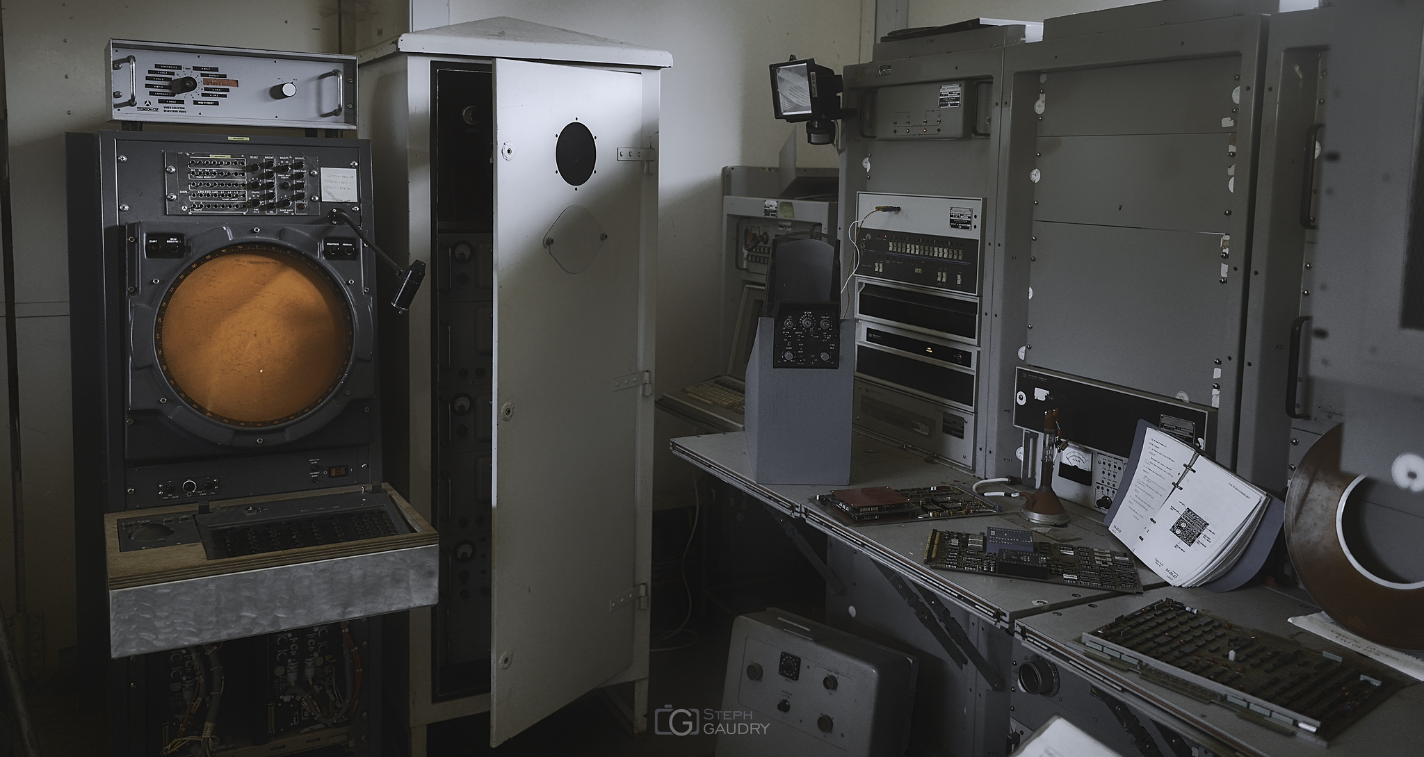 Old military radar for the air traffic control [Klik om de diavoorstelling te starten]