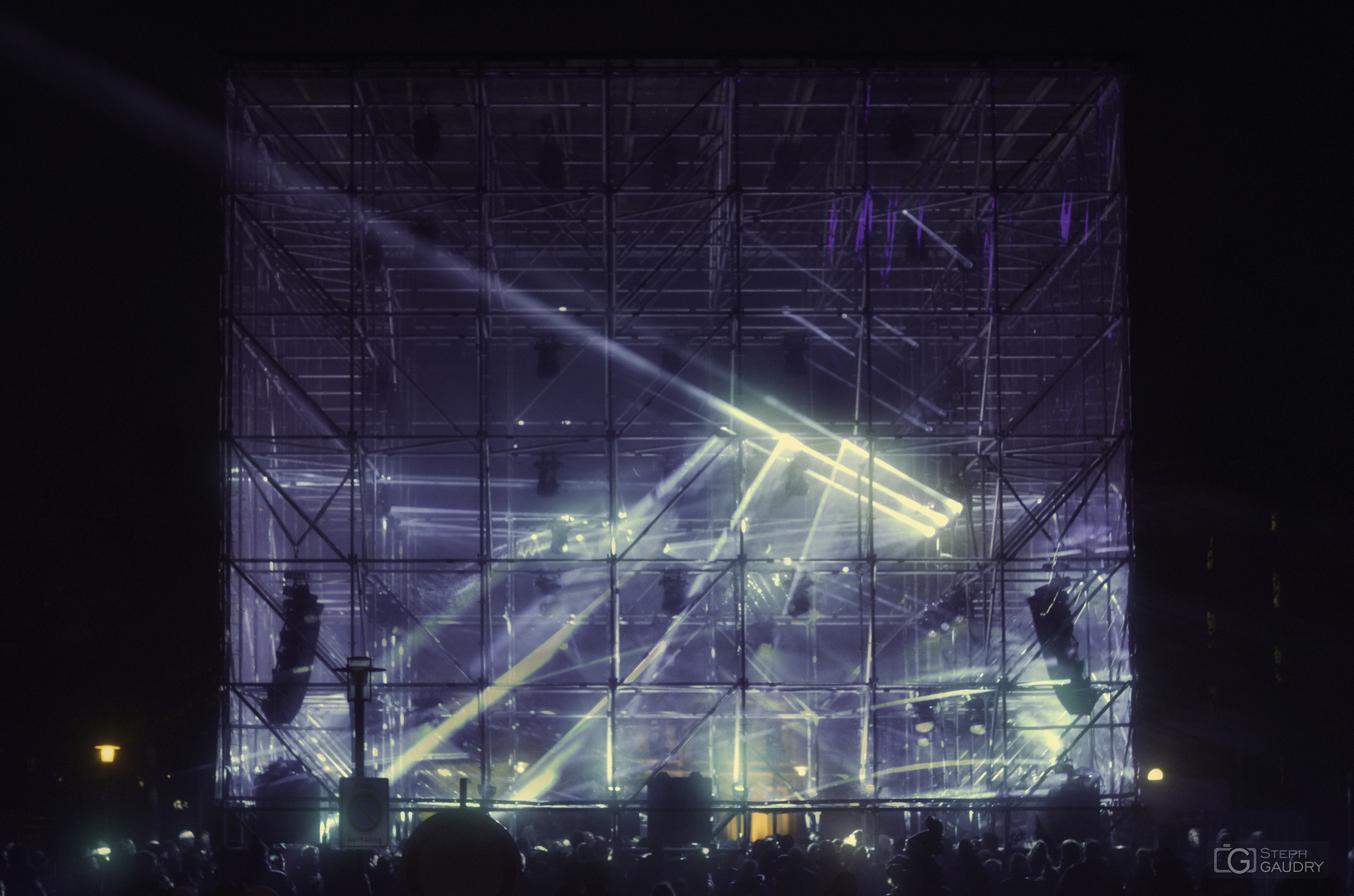 Eindhoven glow 2013 - Tesseract [Click to start slideshow]