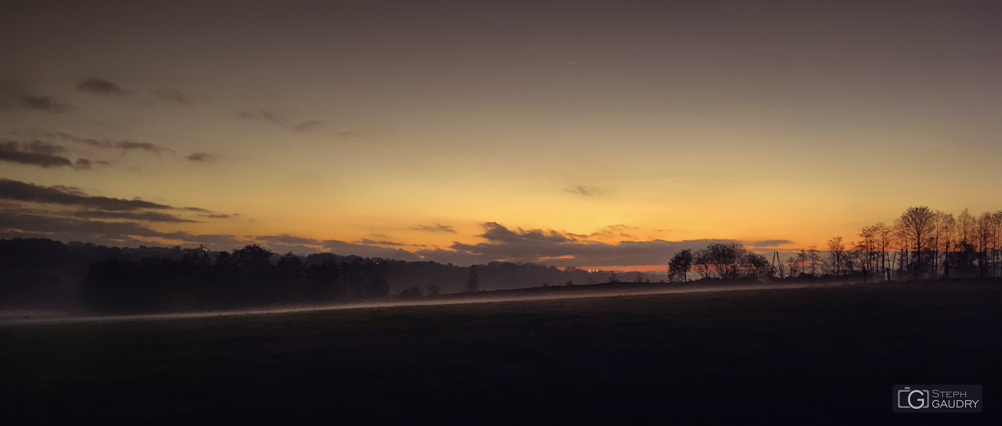 Coucher de soleil sur la brume qui se lève [Klicken Sie hier, um die Diashow zu starten]