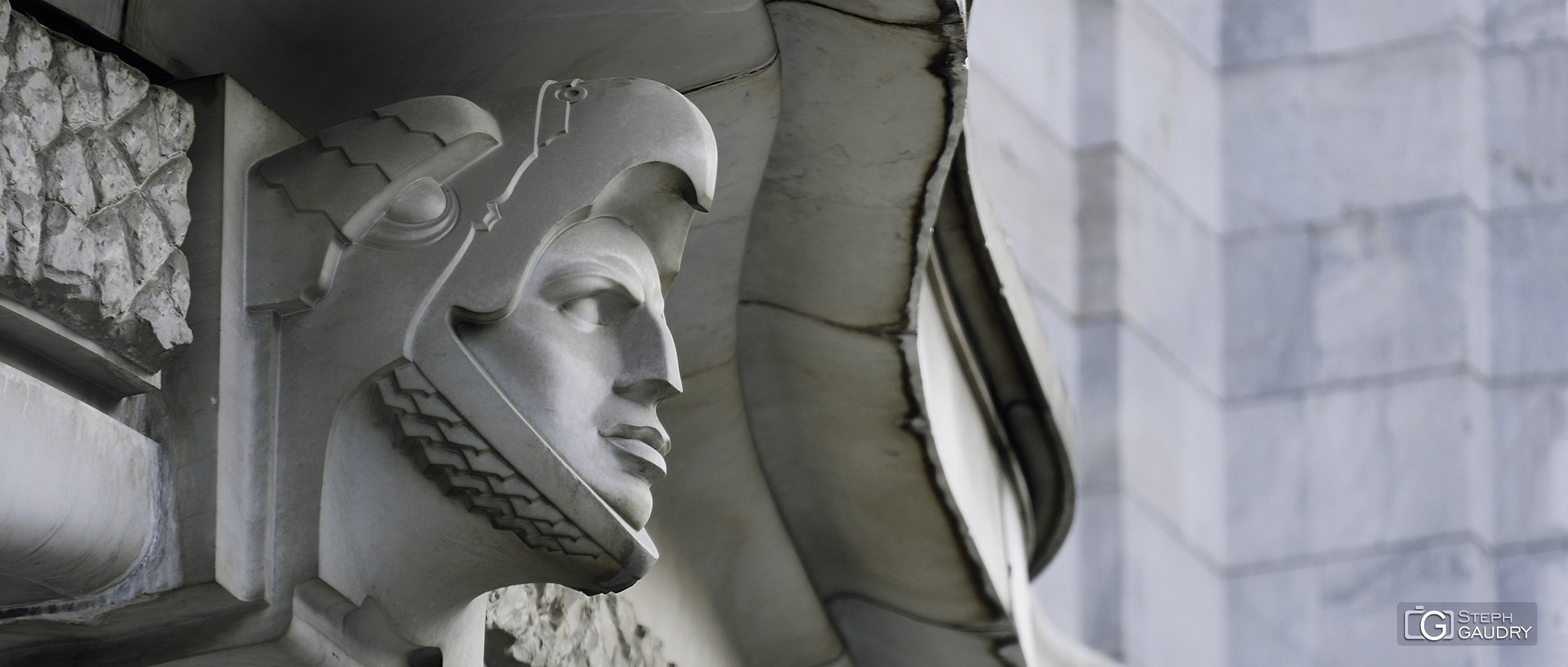 Paclacio de Bellas Artes Mexico - homme oiseau [Click to start slideshow]