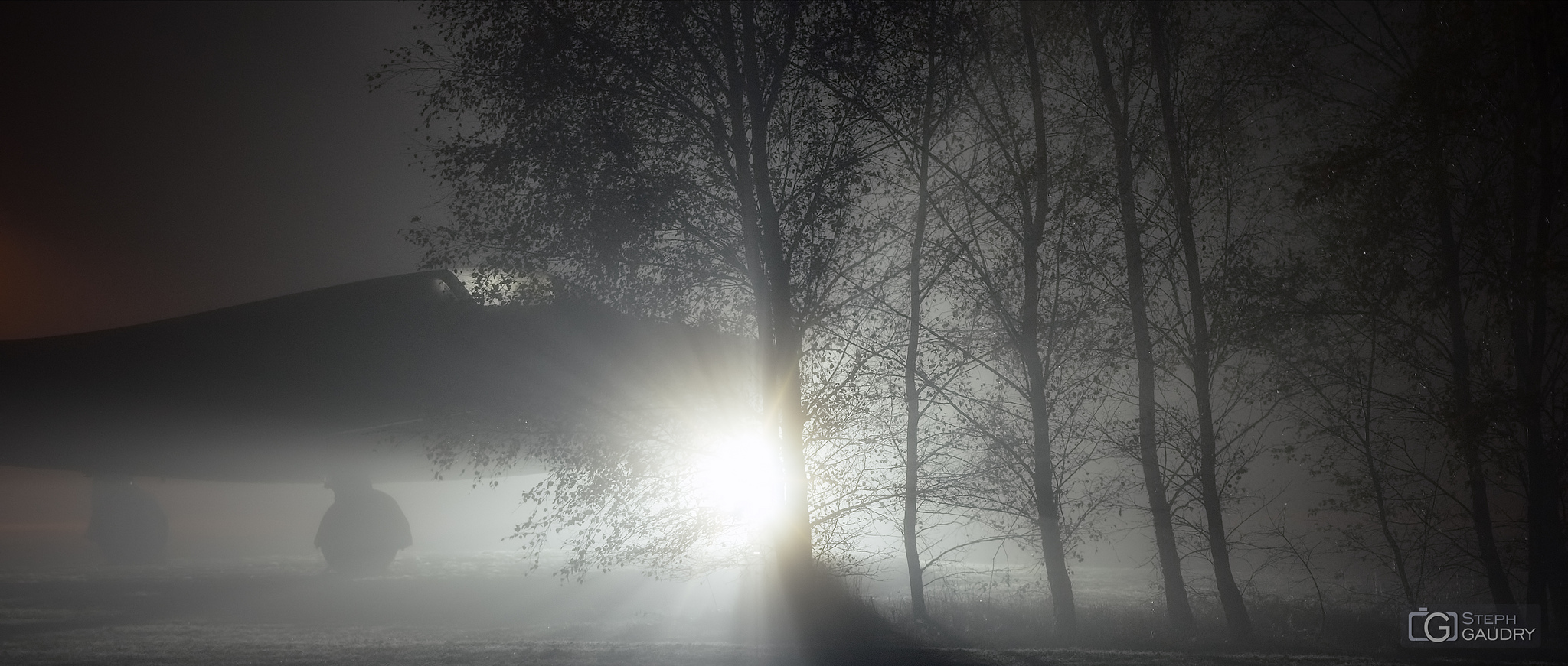 EHEH night, mist, and airplane [Klik om de diavoorstelling te starten]