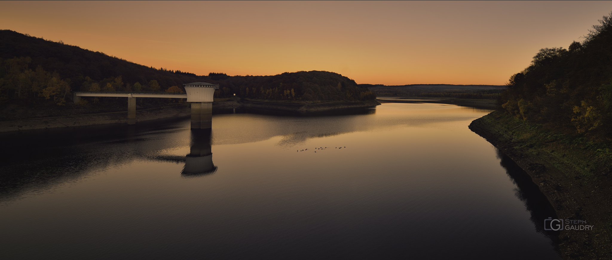 Coucher de soleil sur le barrage de la Gileppe