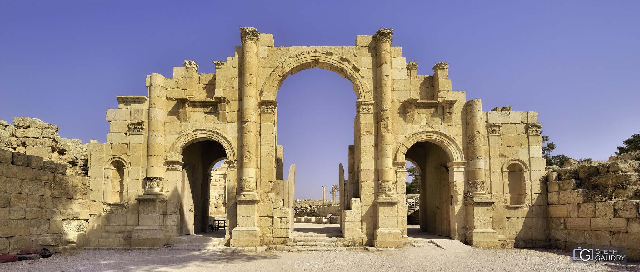 Jerash - La porte Sud [Cliquez pour lancer le diaporama]
