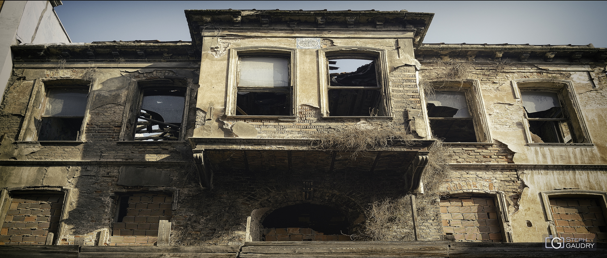 Istanbul / Eskimiş terkedilmiş evler