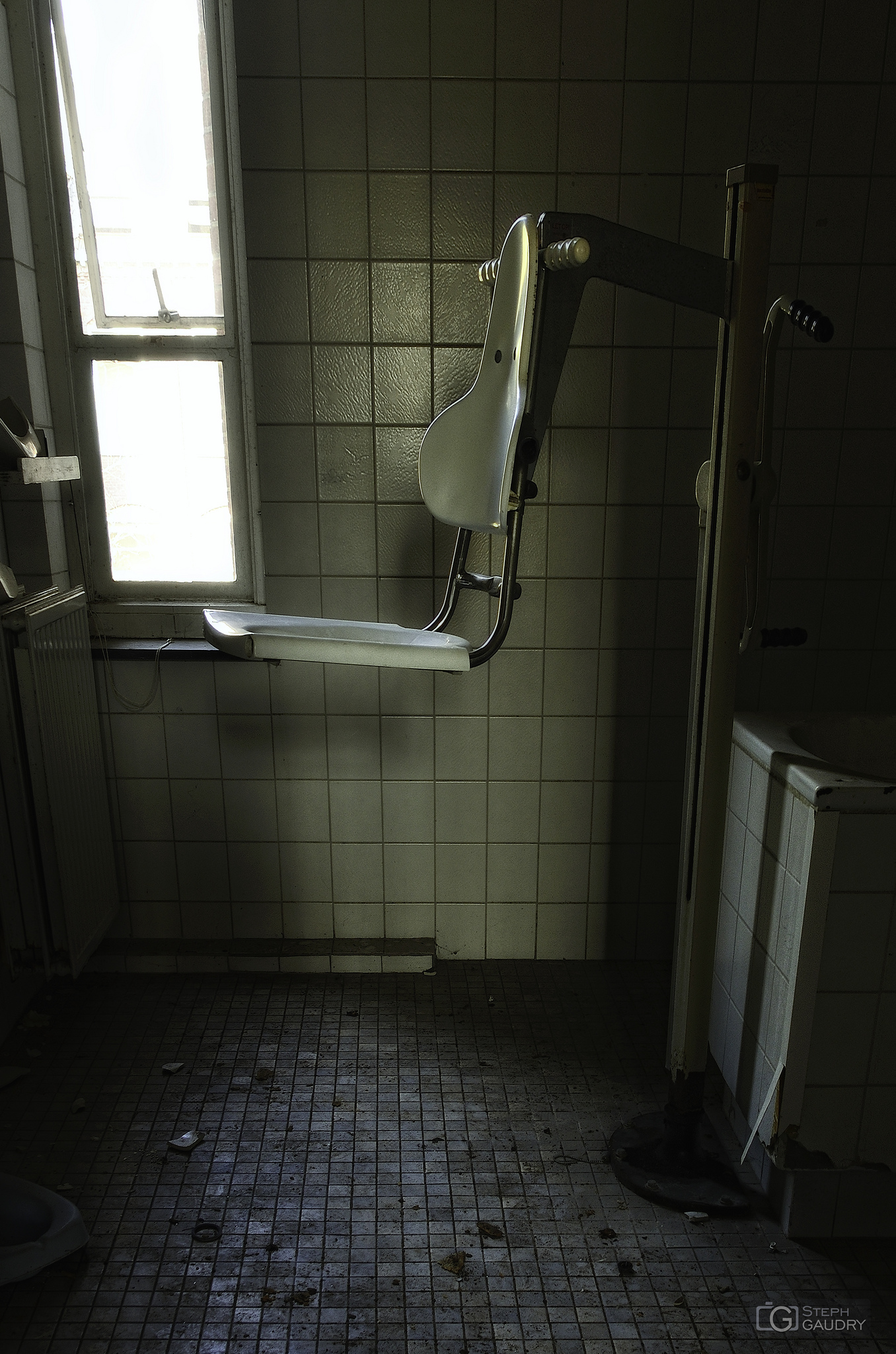 Medical bathroom [Click to start slideshow]