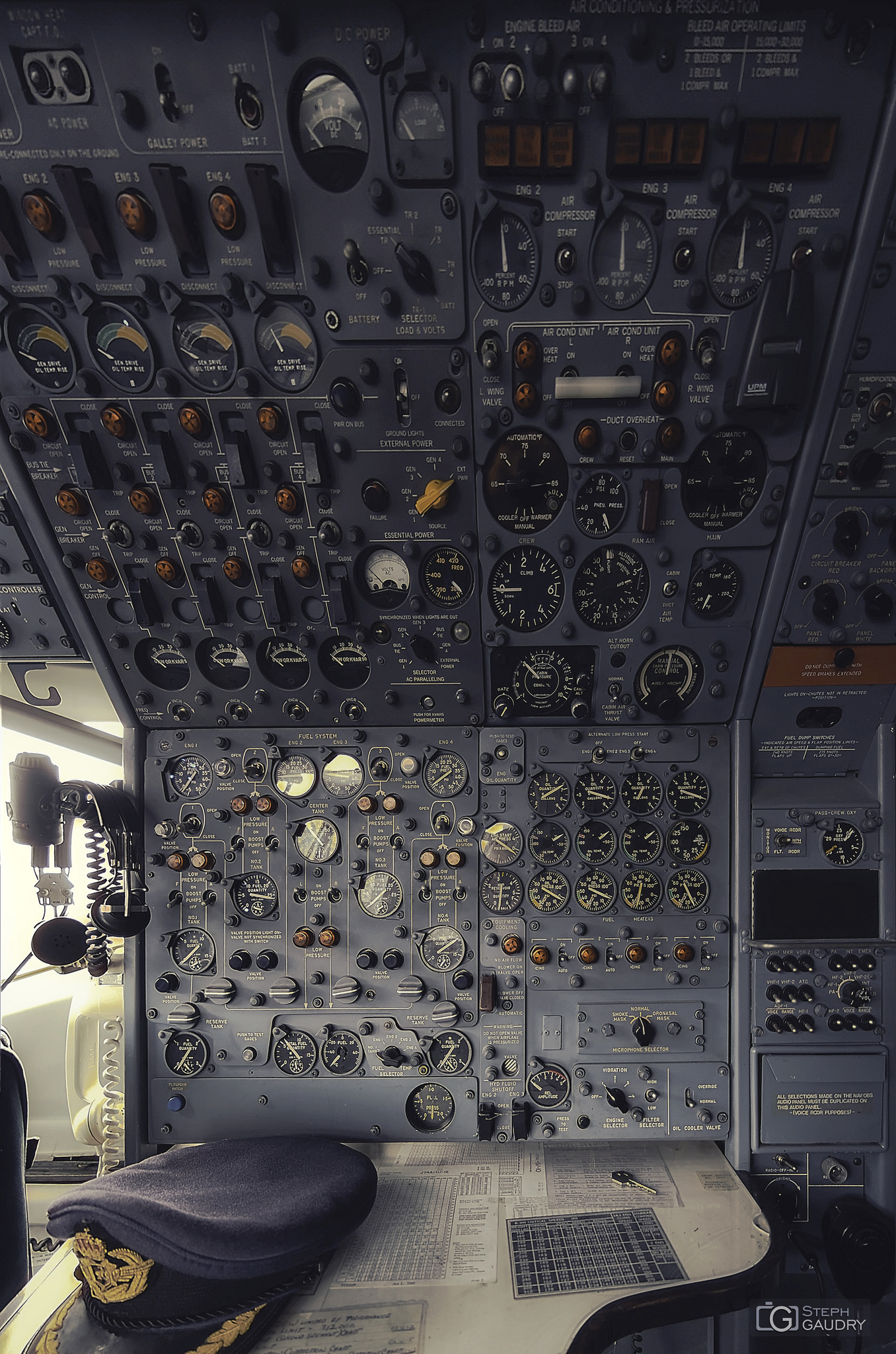 Boeing 707 [Click to start slideshow]
