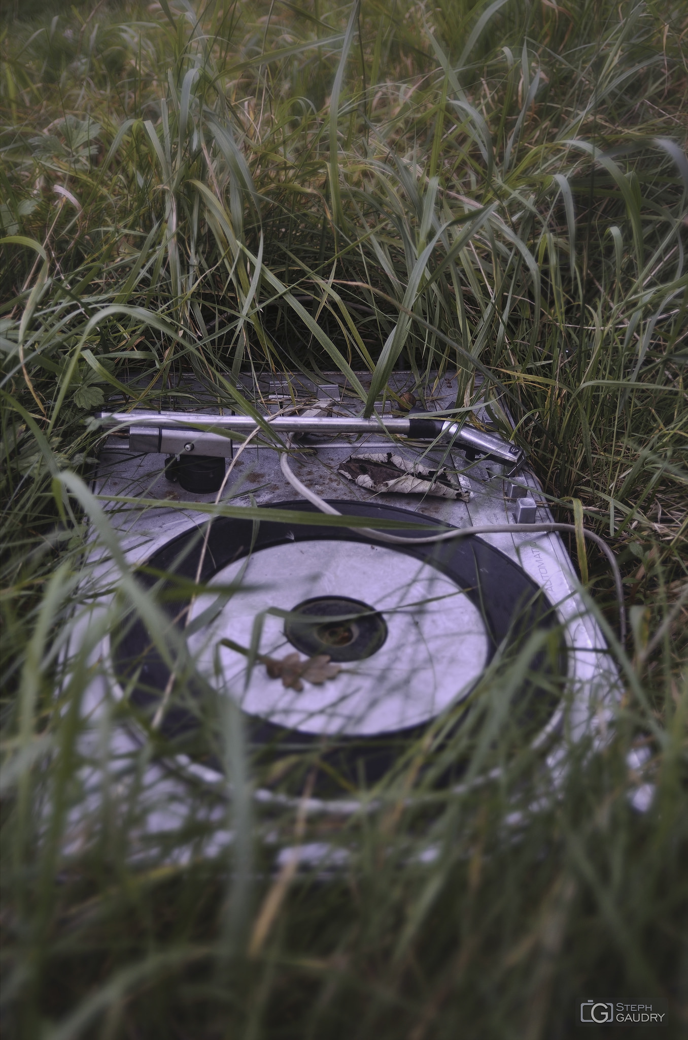 Doel, Abandoned record player [Klik om de diavoorstelling te starten]