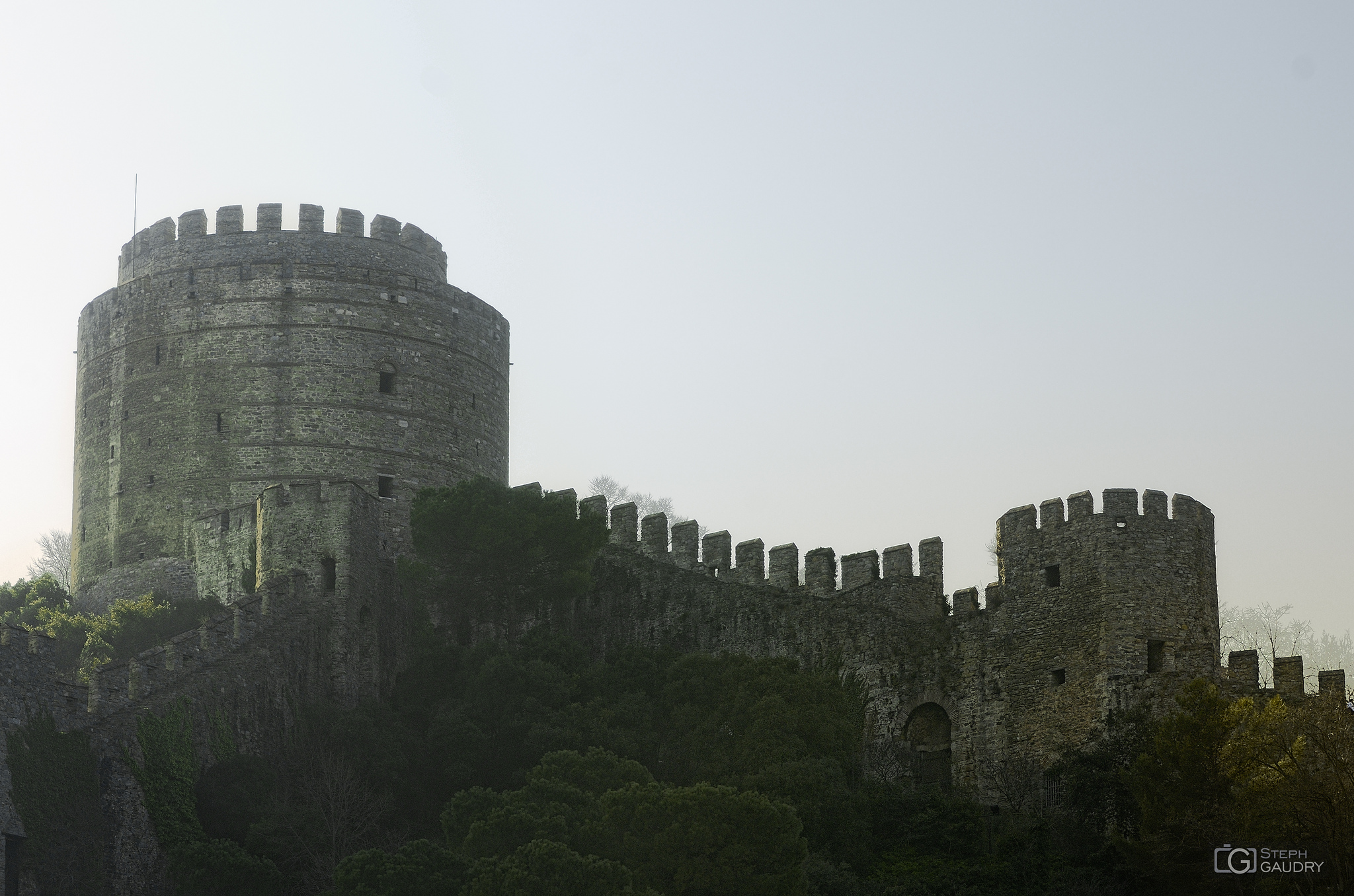 Castle on the Bosphorus [Click to start slideshow]